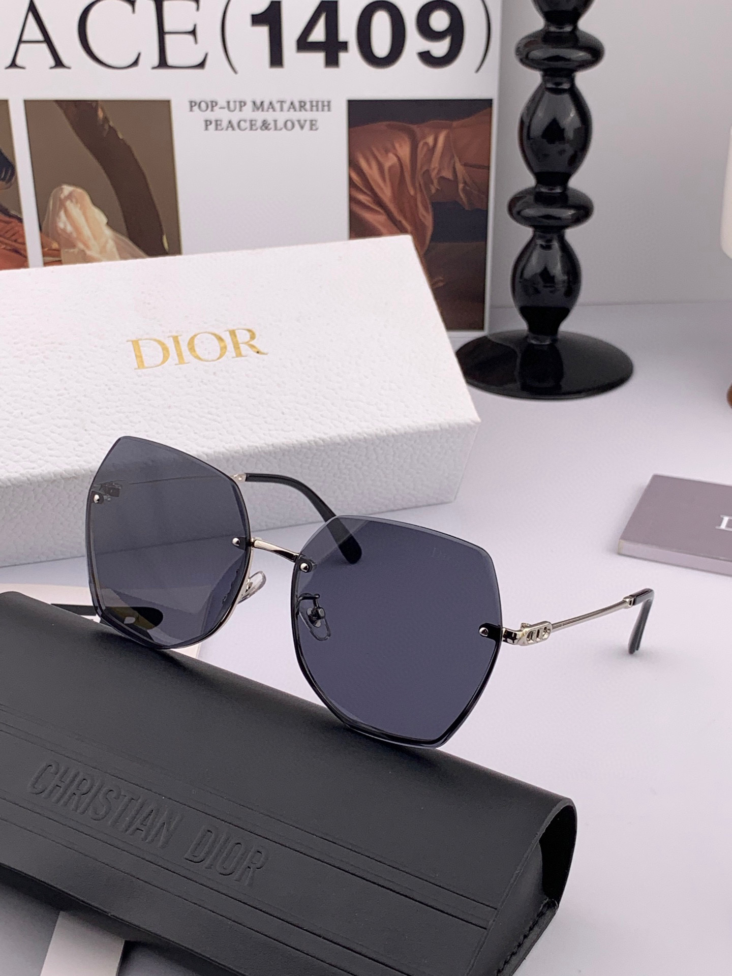 【尼龙偏光系列】DIOR无框太阳镜墨多边形设计，不挑脸型，无论搭配大衣还是连衣裙都非常显气质尼龙偏光镜片