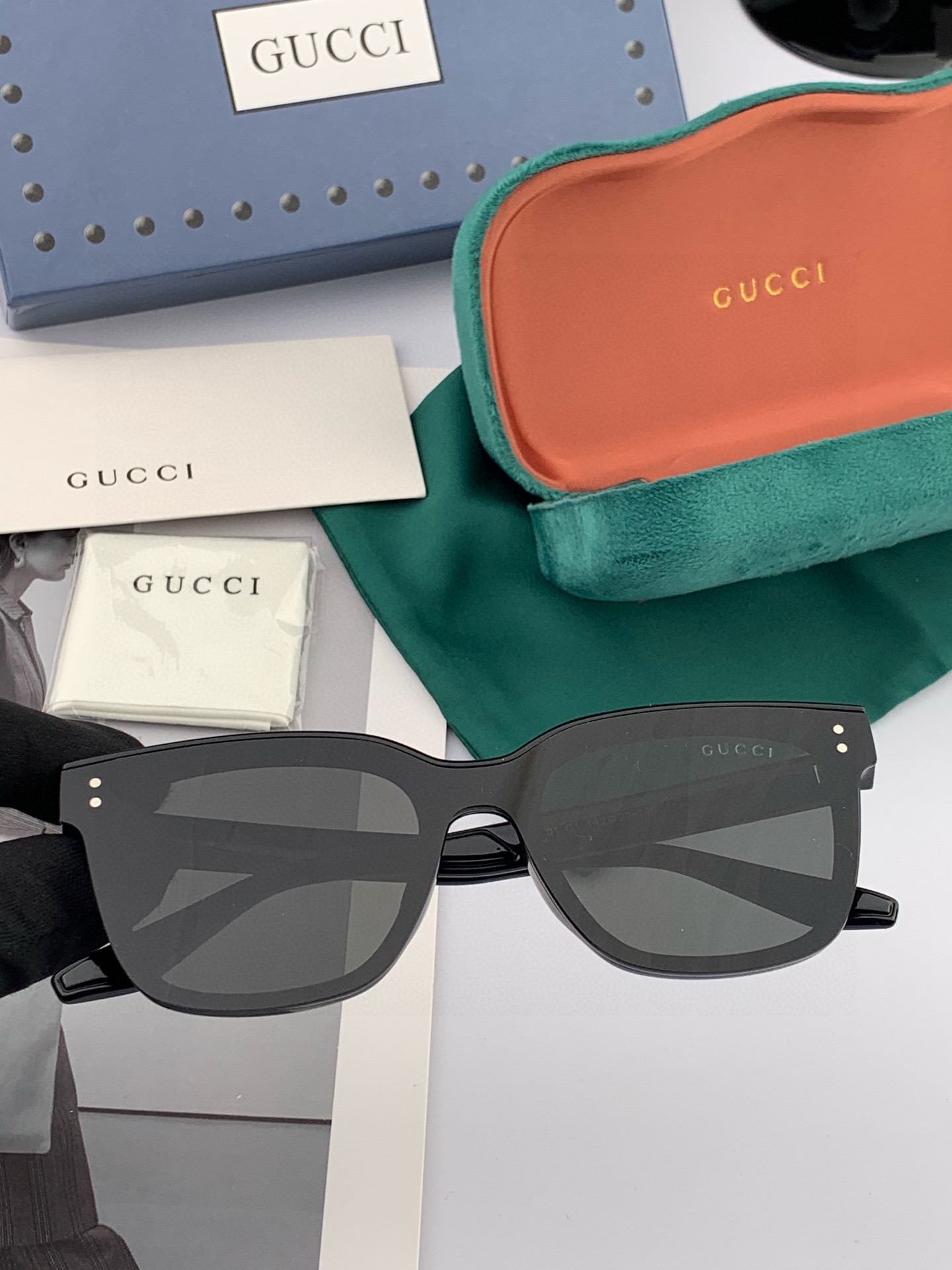   GUCCI  新款连体尼龙偏光太眼镜，情侣款时尚方框太阳镜佩戴舒适网红潮流款墨镜，大气女人范儿，大脸