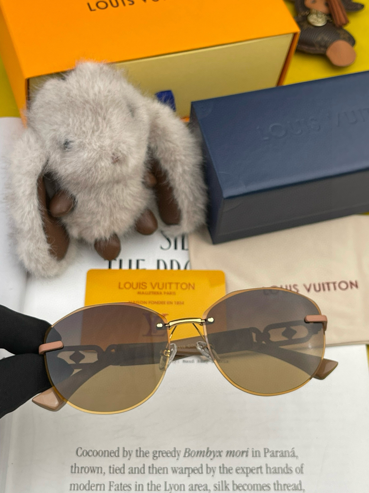 🔺 【LV-尼龙偏光太阳镜】2025开春新款 潮流爆款 时尚圆框偏光太阳镜 高品质 佩戴舒适 网红潮款墨