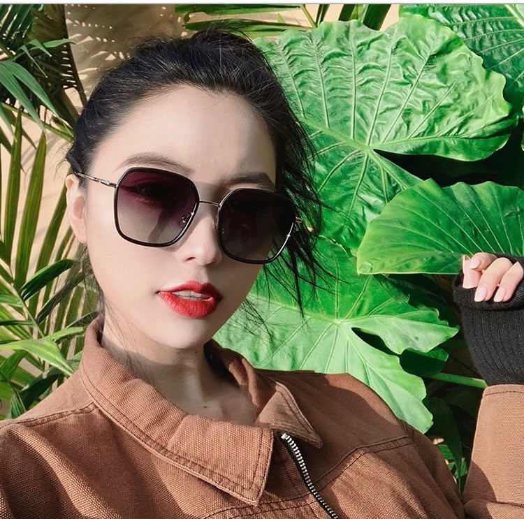 【尼龙偏光系列】GUCCI太阳镜墨圆框设计，不挑脸型，无论搭配大衣还是连衣裙都非常显气质偏光镜片预防紫外