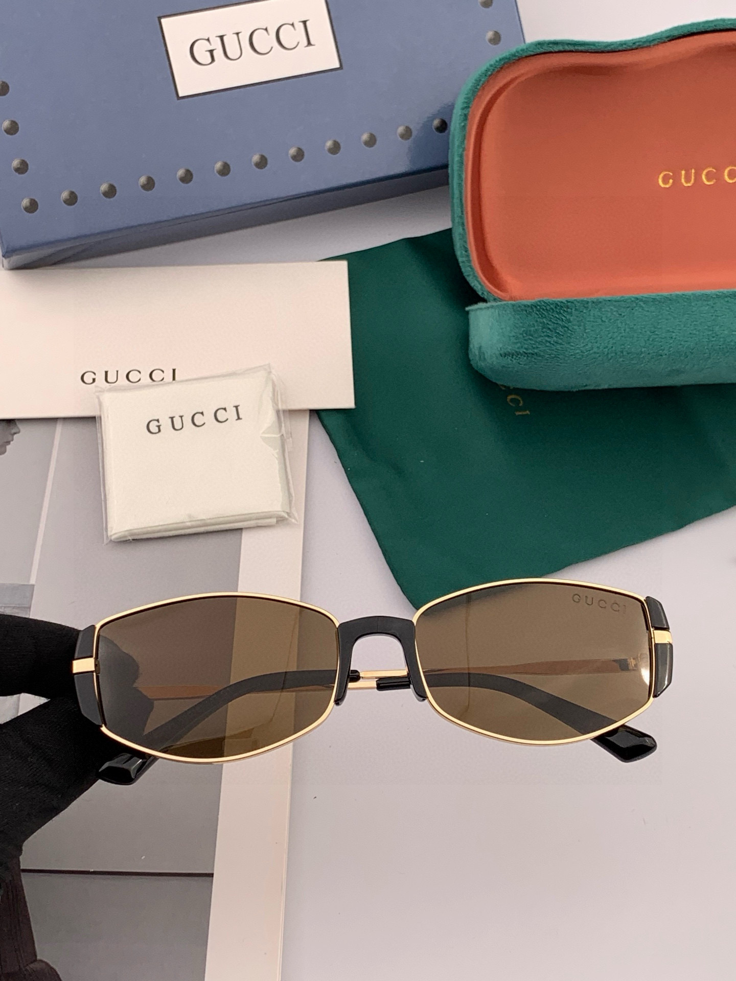   🔺 Gucci 🔻2025官方新款 众多明星同款色‼️‼️新款大框偏光墨镜 🌈🌈宝丽来超清加厚太阳镜