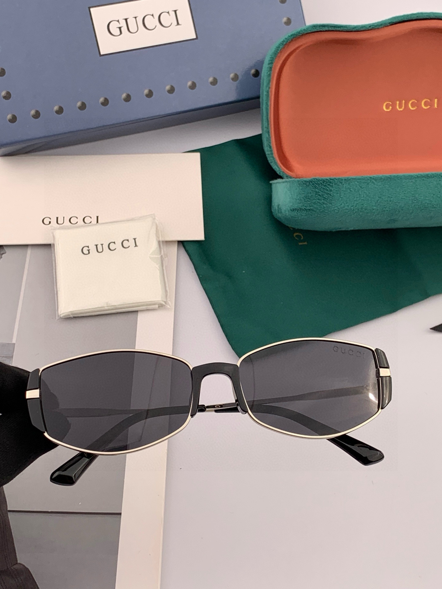   🔺 Gucci 🔻2025官方新款 众多明星同款色‼️‼️新款大框偏光墨镜 🌈🌈宝丽来超清加厚太阳镜