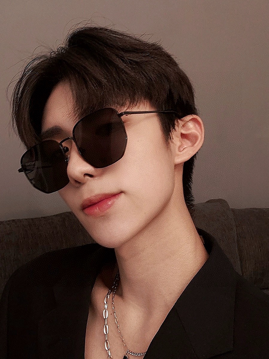   GUCCI-2025新款情侣款偏光太阳镜、完美品质，独特设计  适合各种脸型，‼️经典太阳镜 超个性