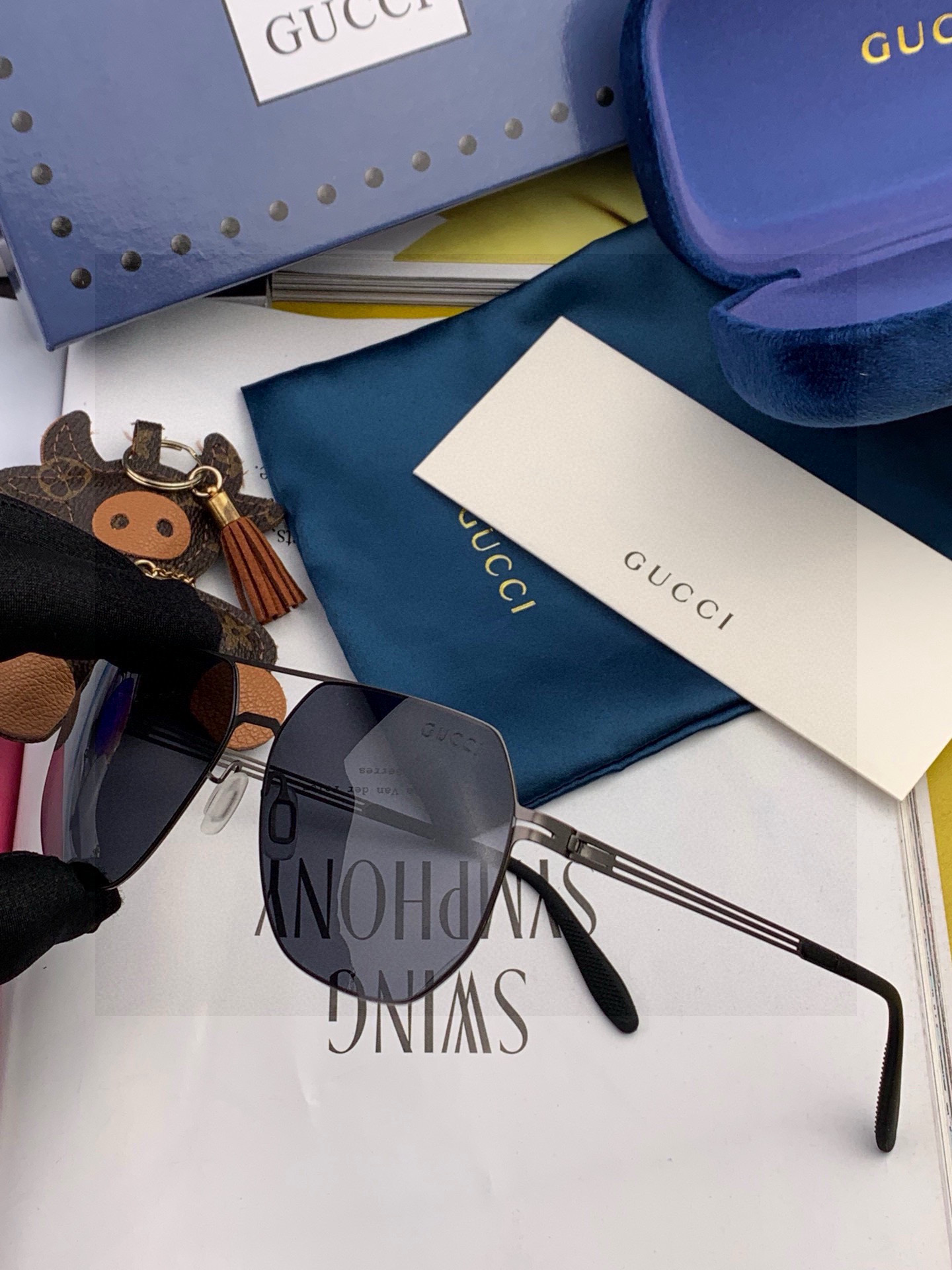 ♦️ GUCCI 2025新款男女情侣款太阳镜多边形墨镜iP电镀永不褪色 超轻超有弹性整幅眼镜无螺丝重要