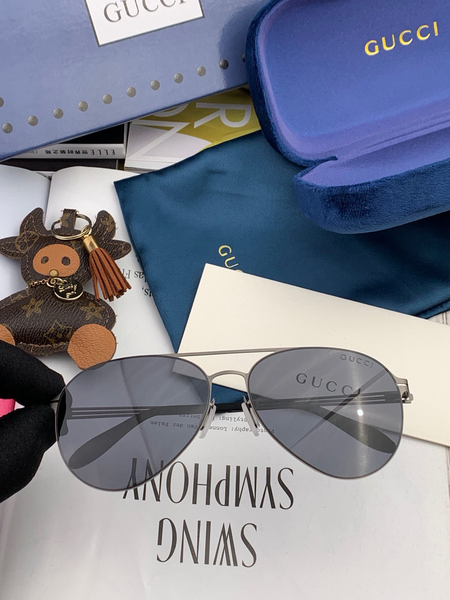   Gucci 2025春夏新款超轻无螺丝压不坏系列情侣款太阳镜高清尼龙镜片🦅完美品质，适合各种脸型，经