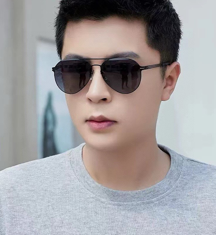   Gucci 2025春夏新款超轻无螺丝压不坏系列情侣款太阳镜高清尼龙镜片🦅完美品质，适合各种脸型，经