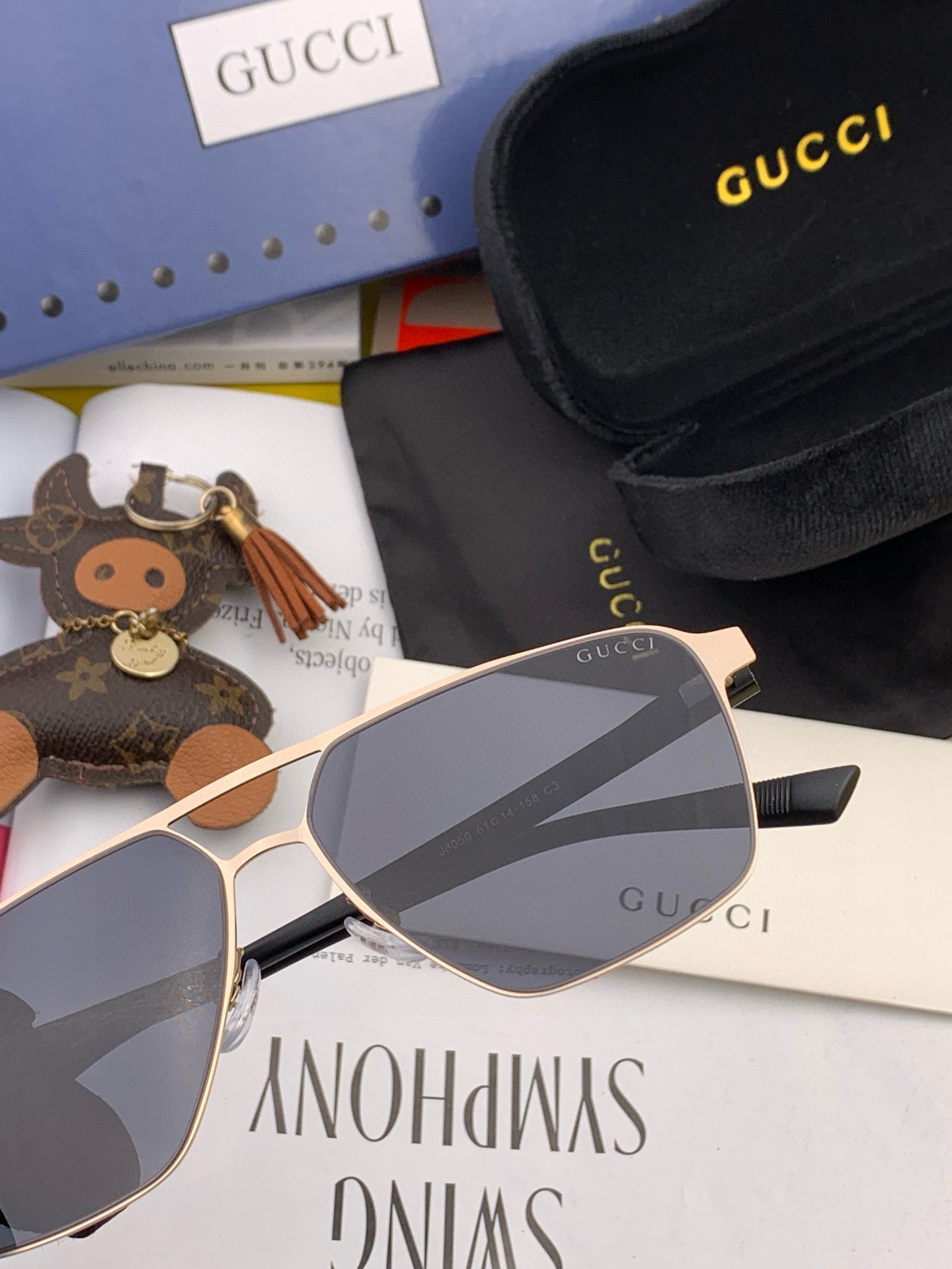         GUCCI 男款炫彩飞行员偏光太阳镜 ❤️材质：高清尼龙加厚卡槽高清偏光镜片 🌹无边框镜