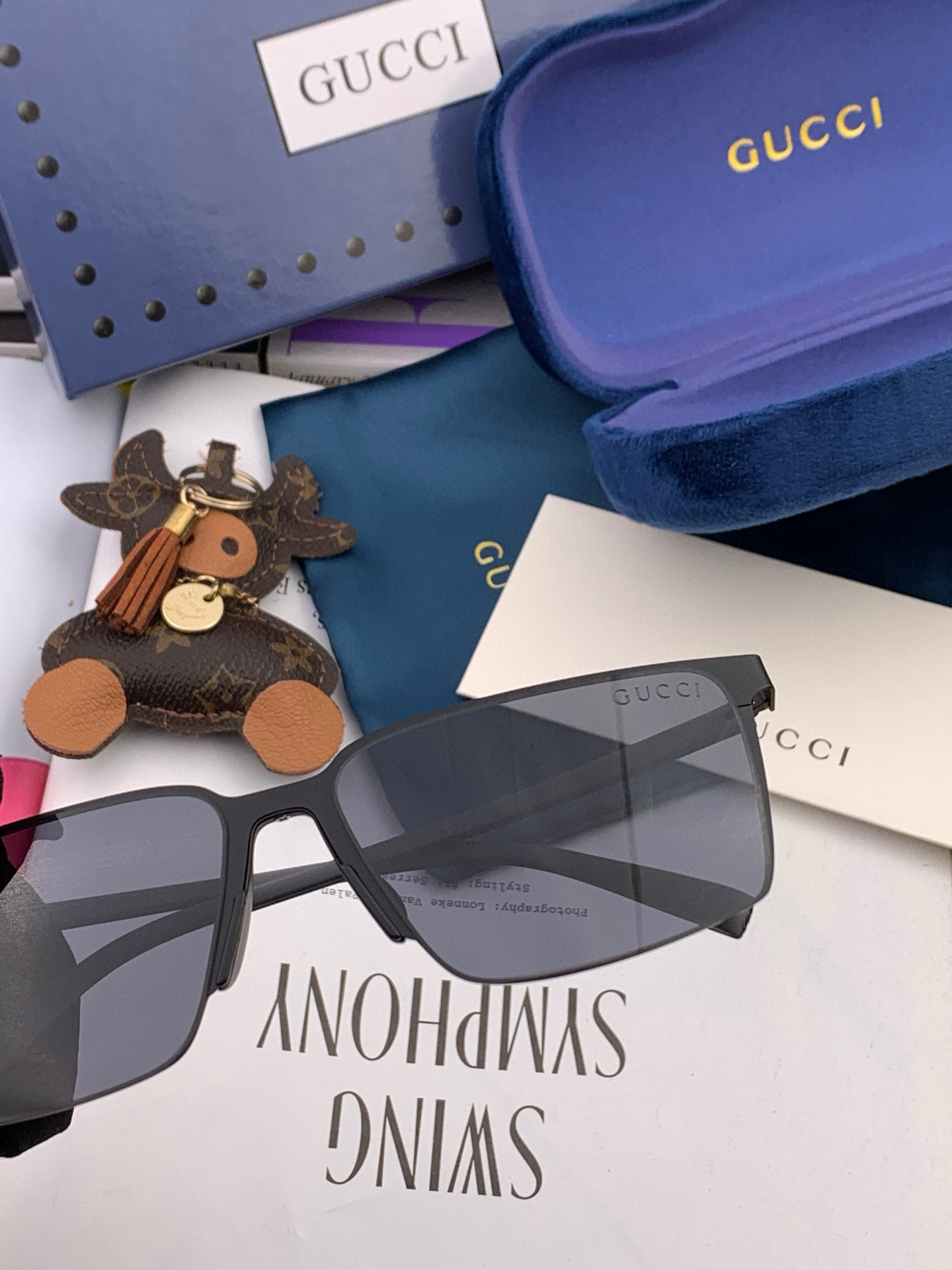        GUCCI 男款炫彩飞行员偏光太阳镜 ❤️材质：高清尼龙加厚卡槽高清偏光镜片 🌹无边框镜架