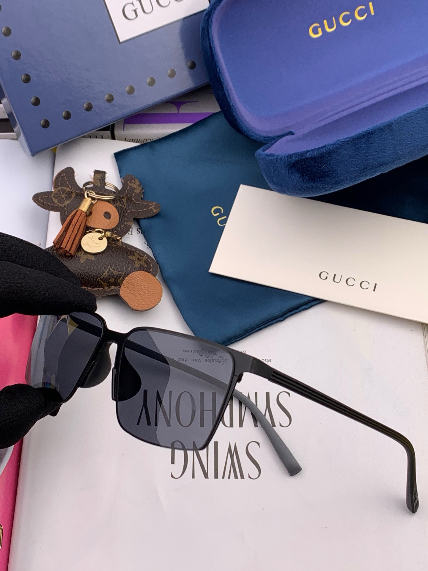        GUCCI 男款炫彩飞行员偏光太阳镜 ❤️材质：高清尼龙加厚卡槽高清偏光镜片 🌹无边框镜架