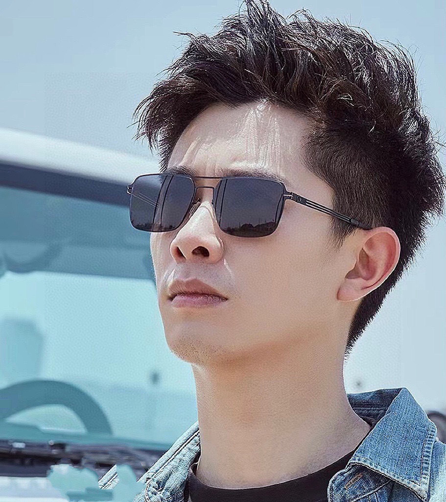       GUCC* 2025新款男女情侣款太阳iP电镀永不褪色 卖点：超轻超有弹性整幅眼镜无螺丝重要