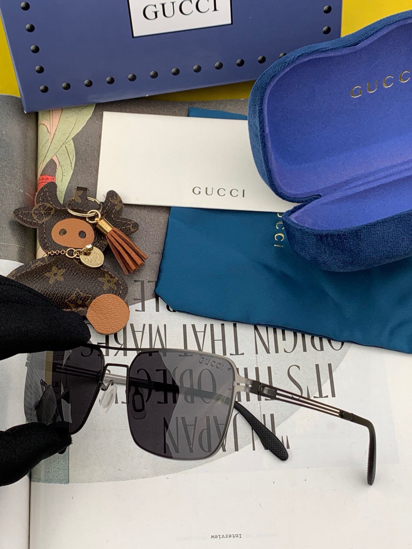       GUCC* 2025新款男女情侣款太阳iP电镀永不褪色 卖点：超轻超有弹性整幅眼镜无螺丝重要