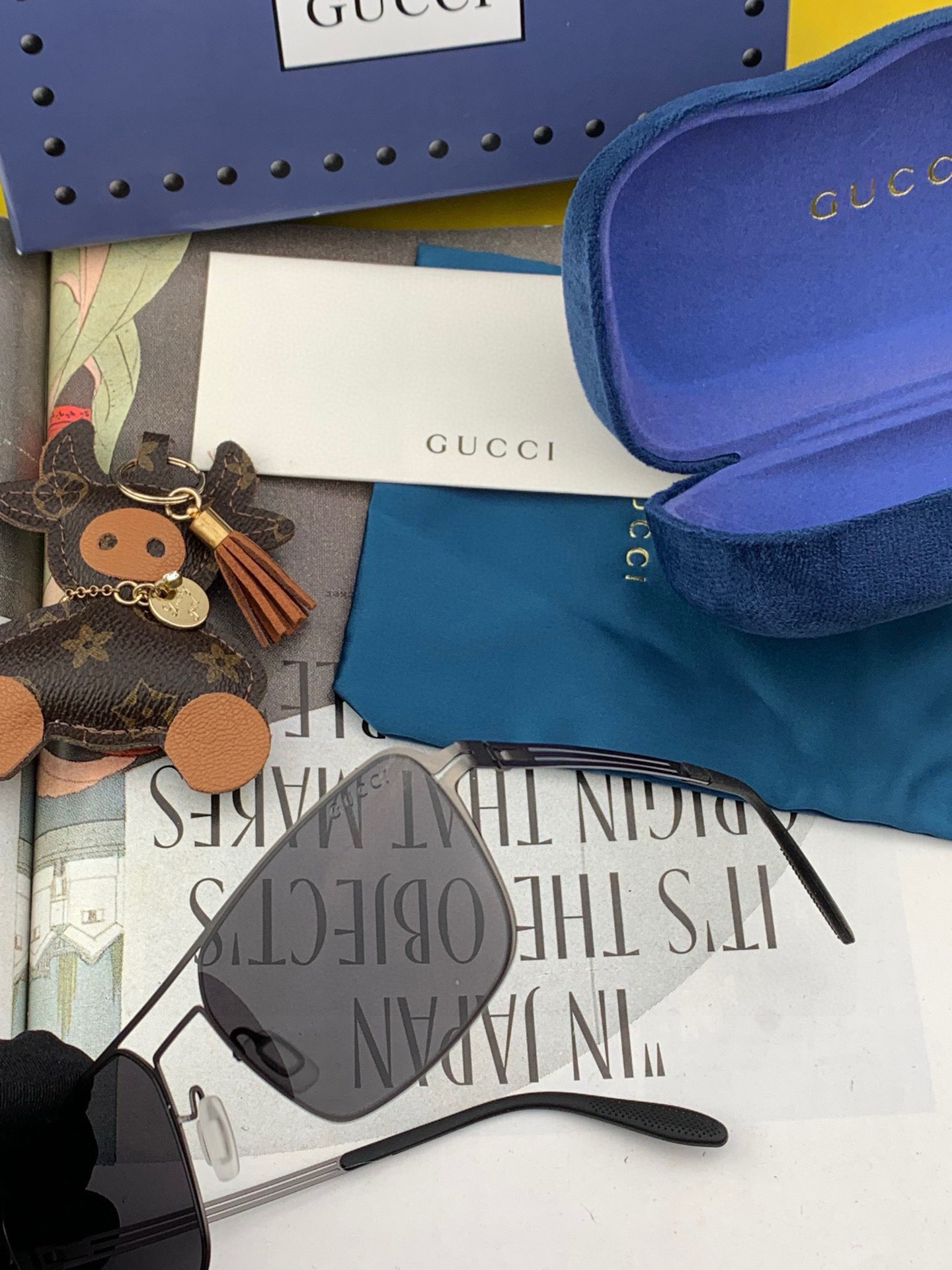       GUCC* 2025新款男女情侣款太阳iP电镀永不褪色 卖点：超轻超有弹性整幅眼镜无螺丝重要