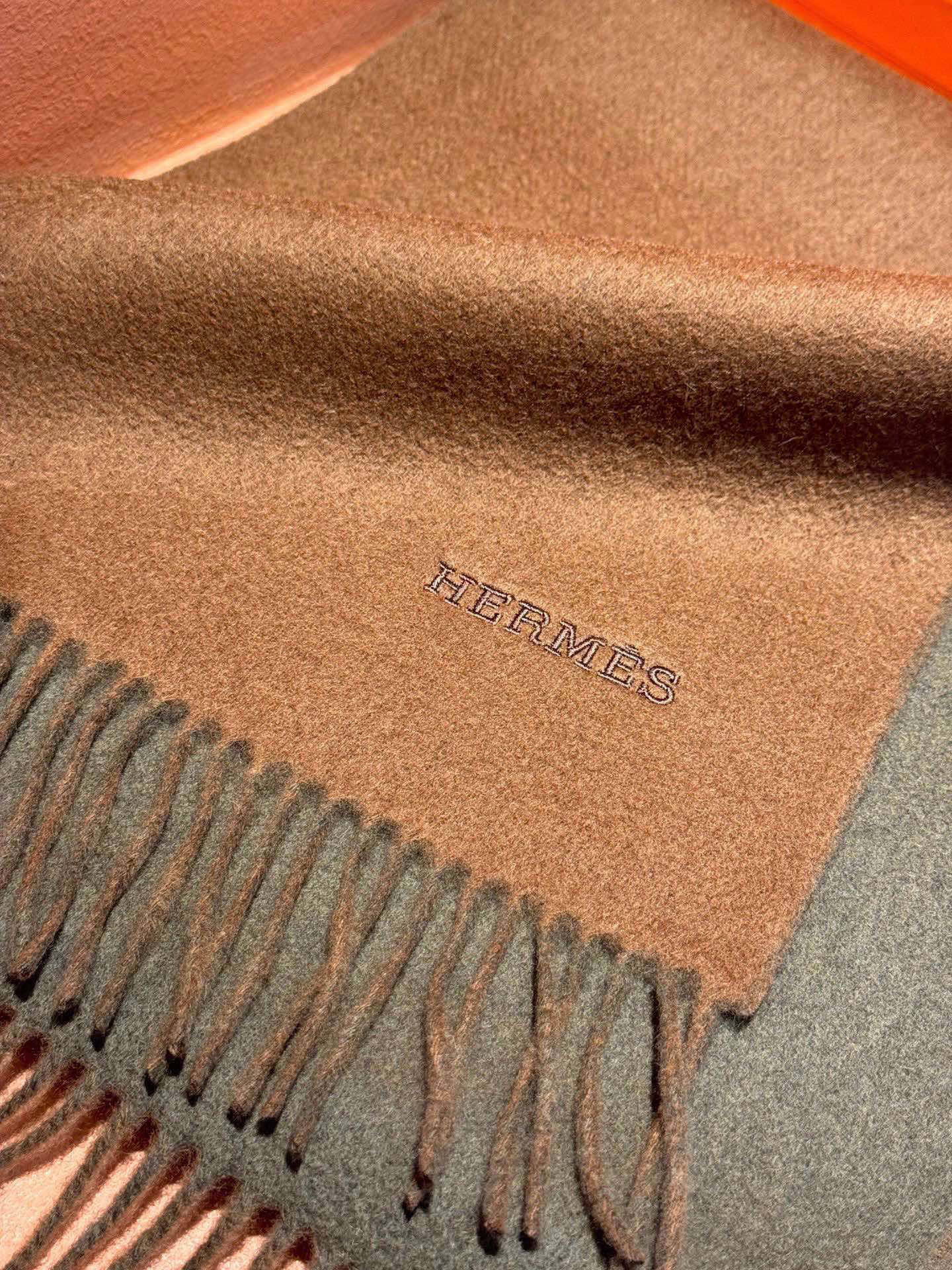  ✨✨太美了😍 爱马仕 情侣款 美到要尖叫😱专柜最新款🎊英伦欧美范儿 又是一款即时尚又实用的大围巾&长巾