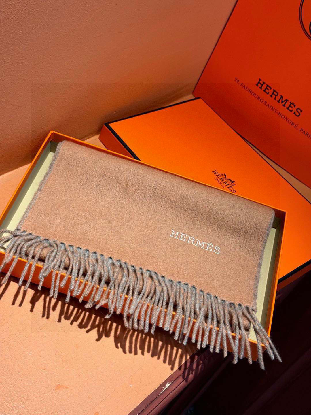  ✨✨太美了😍 爱马仕 情侣款 美到要尖叫😱专柜最新款🎊英伦欧美范儿 又是一款即时尚又实用的大围巾&长巾