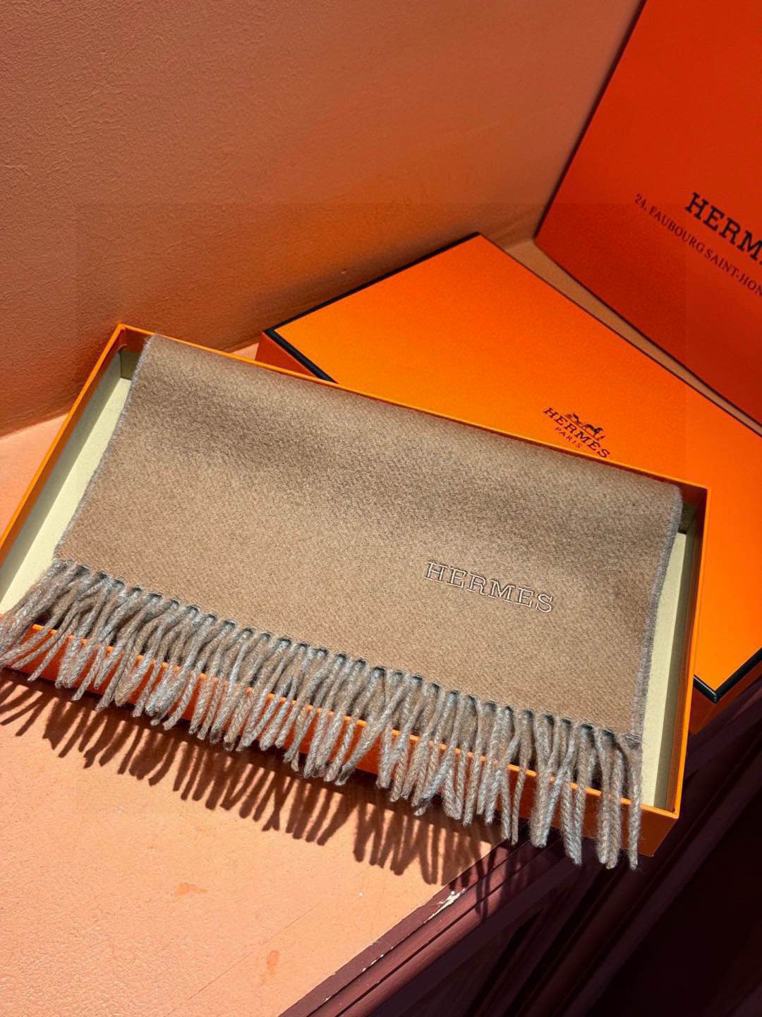  ✨✨太美了😍 爱马仕 情侣款 美到要尖叫😱专柜最新款🎊英伦欧美范儿 又是一款即时尚又实用的大围巾&长巾