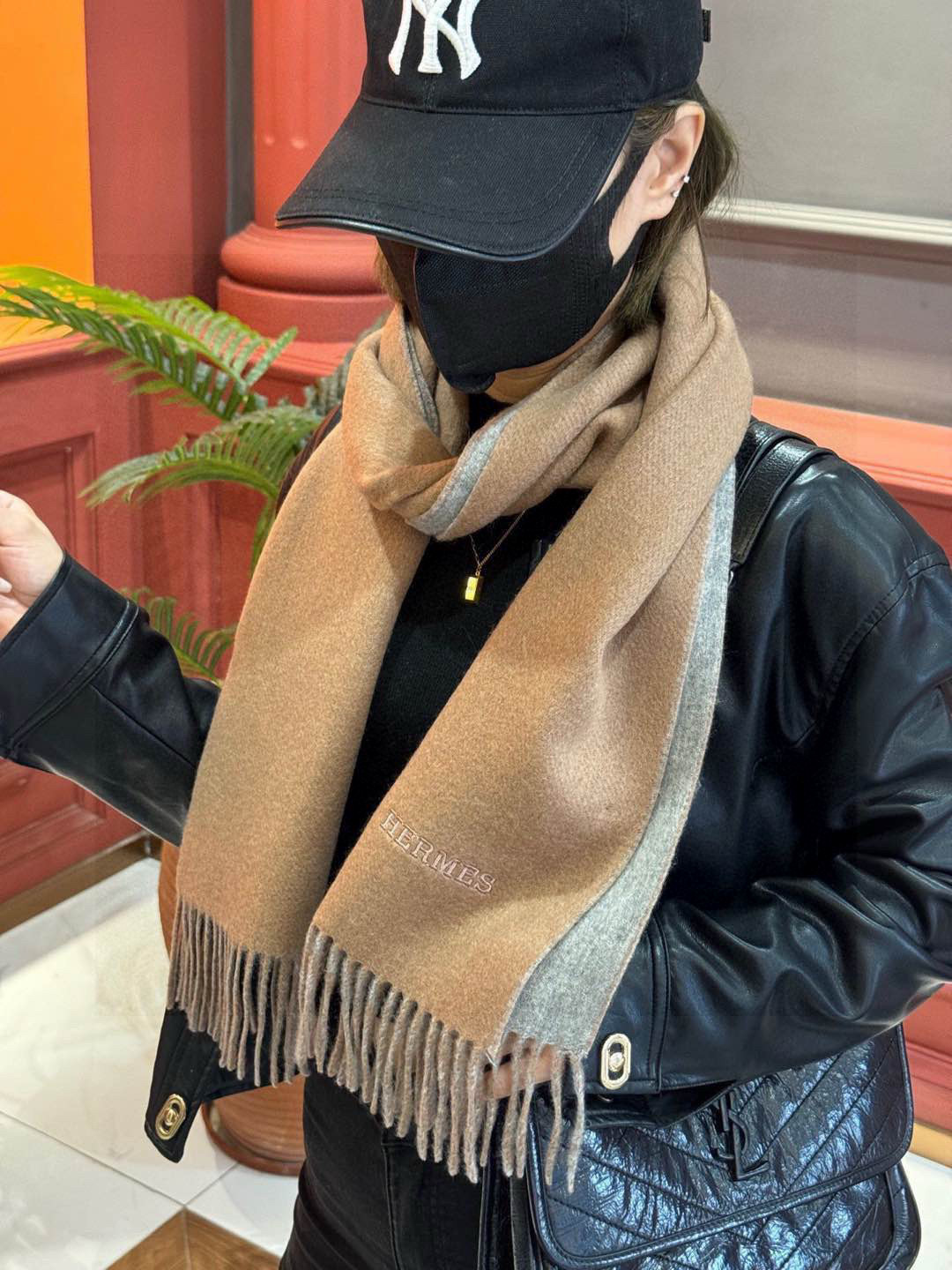  ✨✨太美了😍 爱马仕 情侣款 美到要尖叫😱专柜最新款🎊英伦欧美范儿 又是一款即时尚又实用的大围巾&长巾