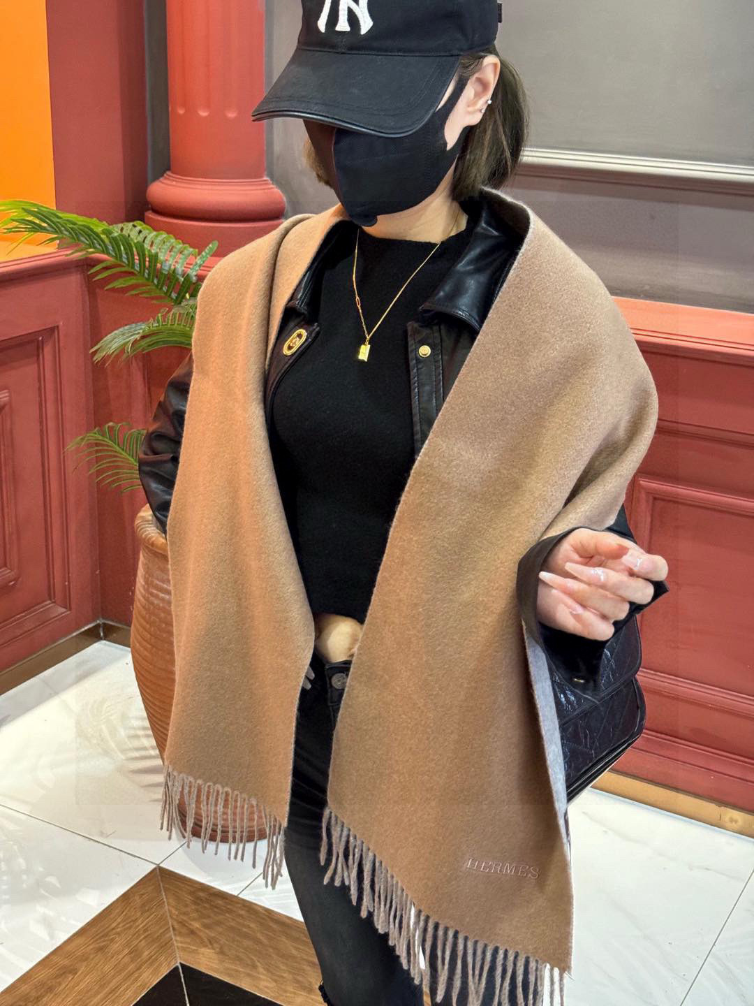  ✨✨太美了😍 爱马仕 情侣款 美到要尖叫😱专柜最新款🎊英伦欧美范儿 又是一款即时尚又实用的大围巾&长巾