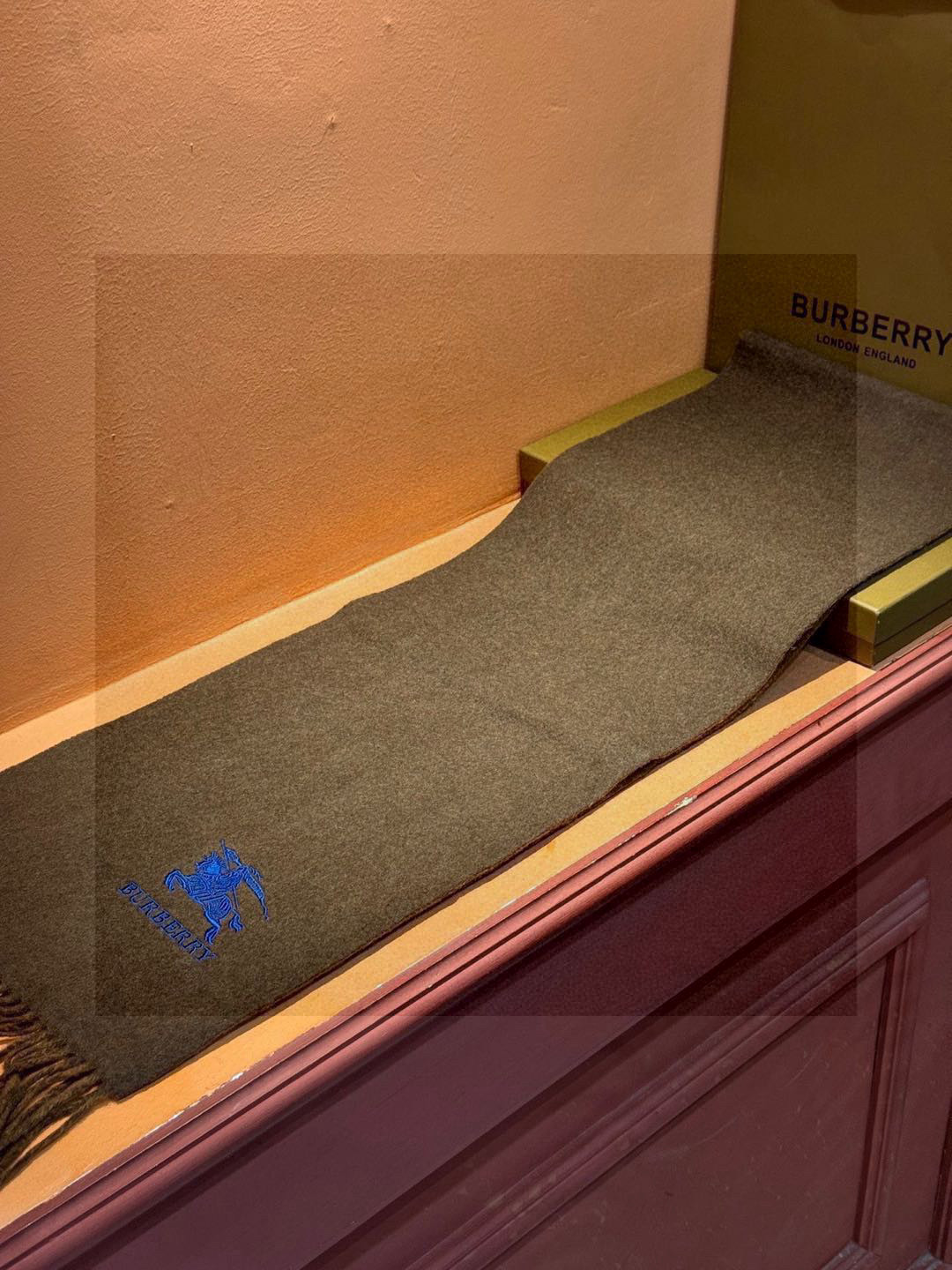  ✨✨太美了😍巴宝莉 情侣款 美到要尖叫😱专柜最新款🎊英伦欧美范儿 又是一款即时尚又实用的大围巾&长巾，