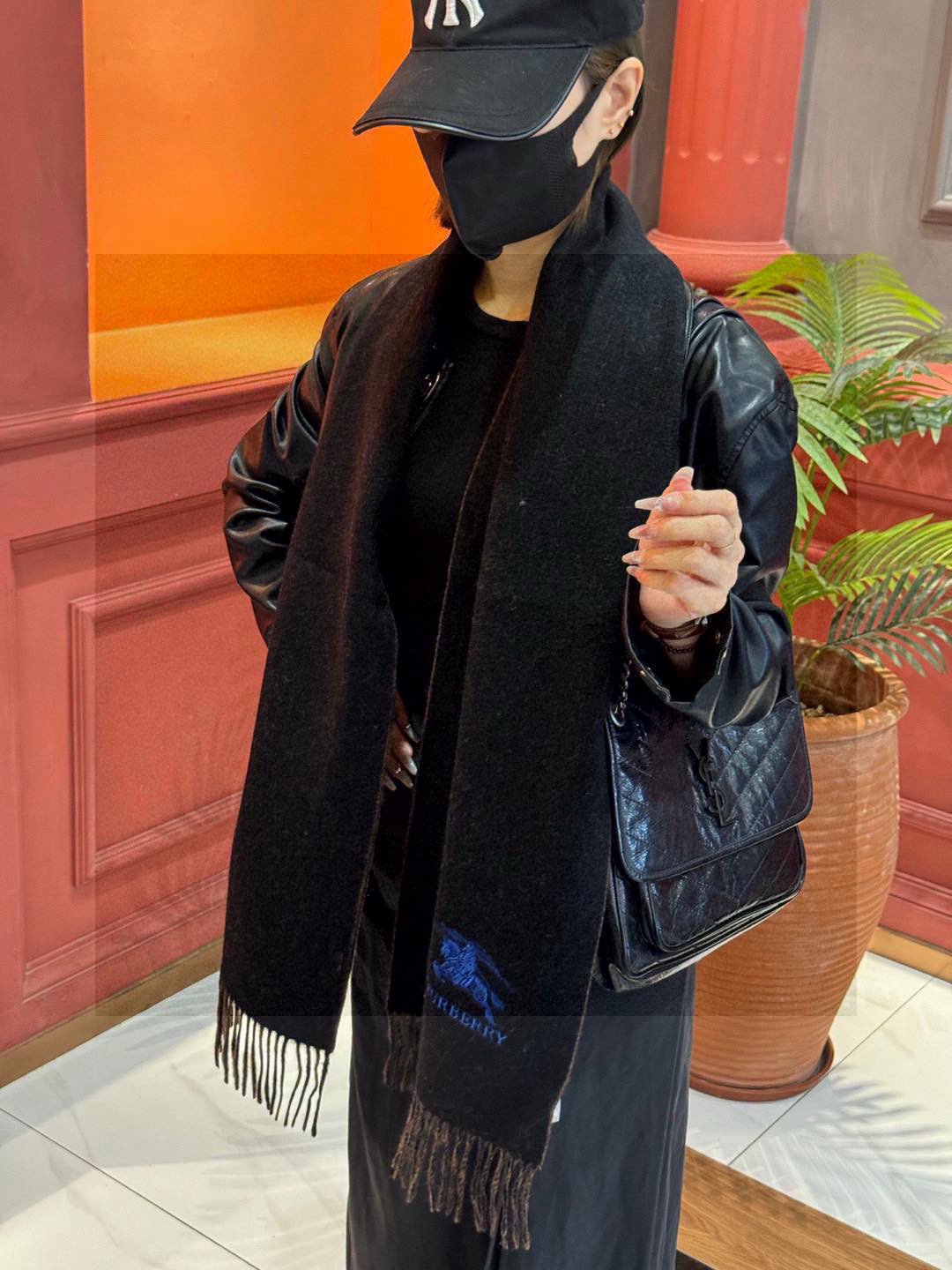  ✨✨太美了😍巴宝莉 情侣款 美到要尖叫😱专柜最新款🎊英伦欧美范儿 又是一款即时尚又实用的大围巾&长巾，