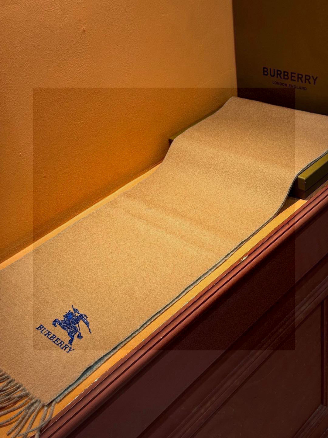  ✨✨太美了😍巴宝莉 情侣款 美到要尖叫😱专柜最新款🎊英伦欧美范儿 又是一款即时尚又实用的大围巾&长巾，