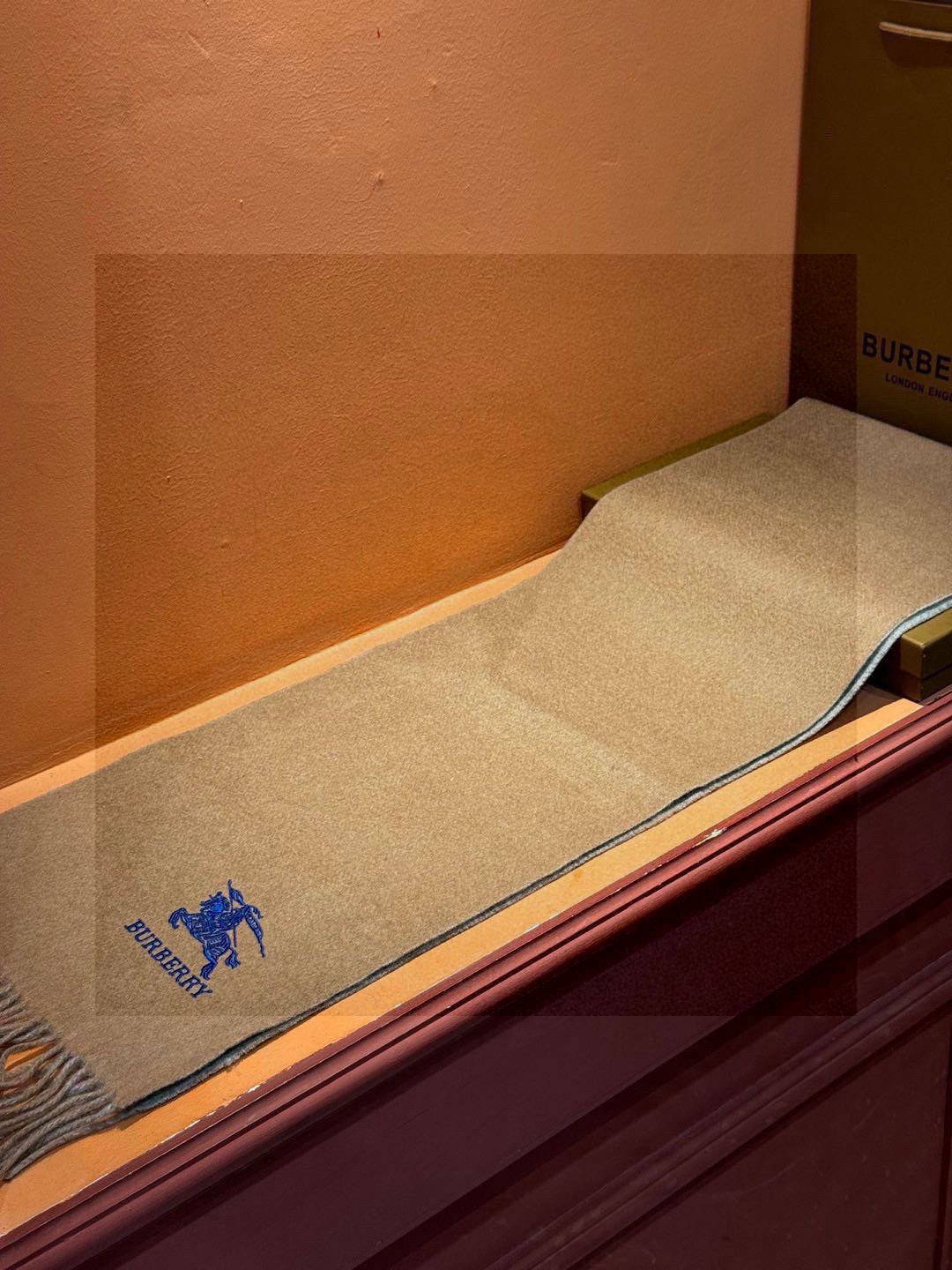  ✨✨太美了😍巴宝莉 情侣款 美到要尖叫😱专柜最新款🎊英伦欧美范儿 又是一款即时尚又实用的大围巾&长巾，