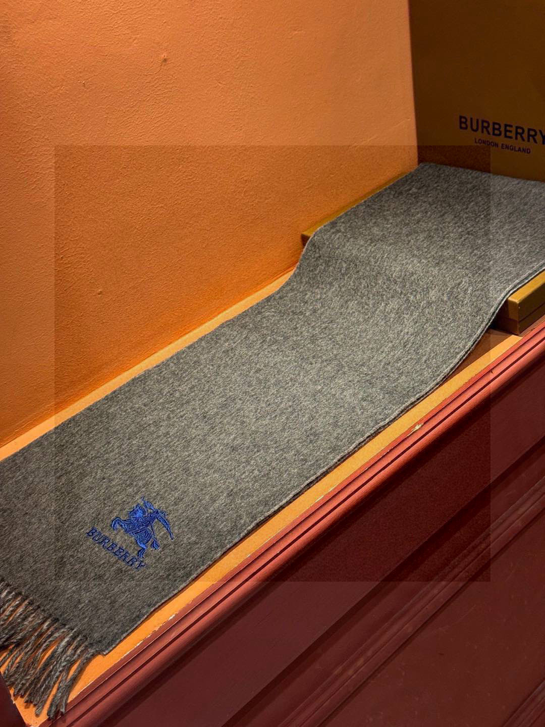  ✨✨太美了😍巴宝莉 情侣款 美到要尖叫😱专柜最新款🎊英伦欧美范儿 又是一款即时尚又实用的大围巾&长巾，