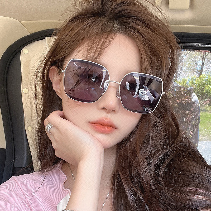 【CHANEL】香奈儿  新款尼龙太眼镜，无框钻石 切边更有质感，大气女人范儿，大脸小脸都好看 ！型号：