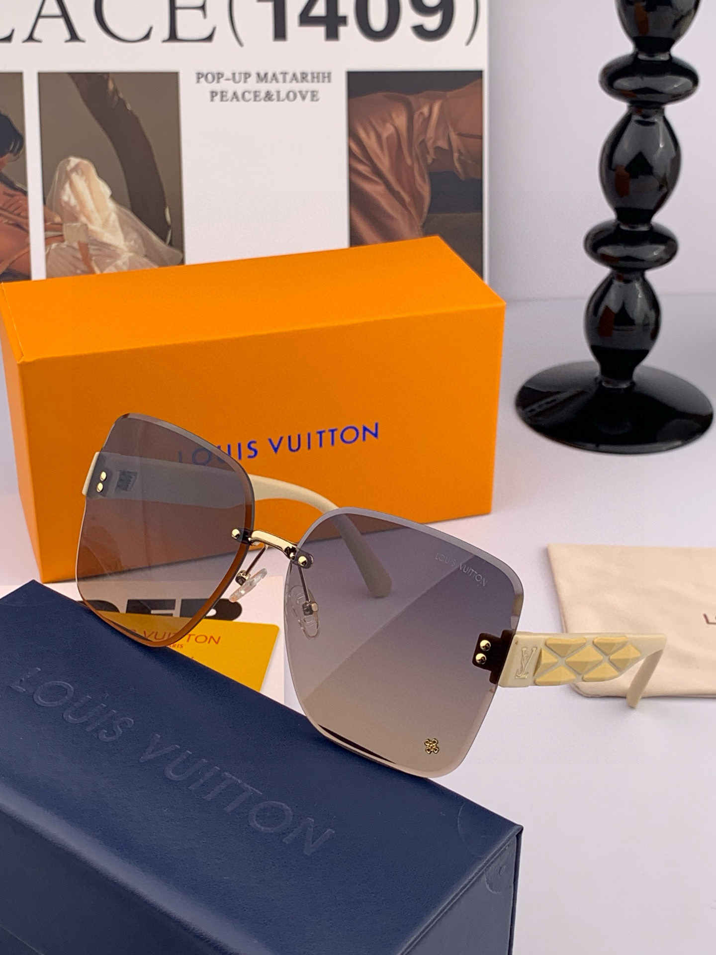   lv大框太阳镜墨镜经典的方框设计，不挑脸型，无论搭配大衣还是连衣裙都非常显气质尼龙镜片预防紫外线  