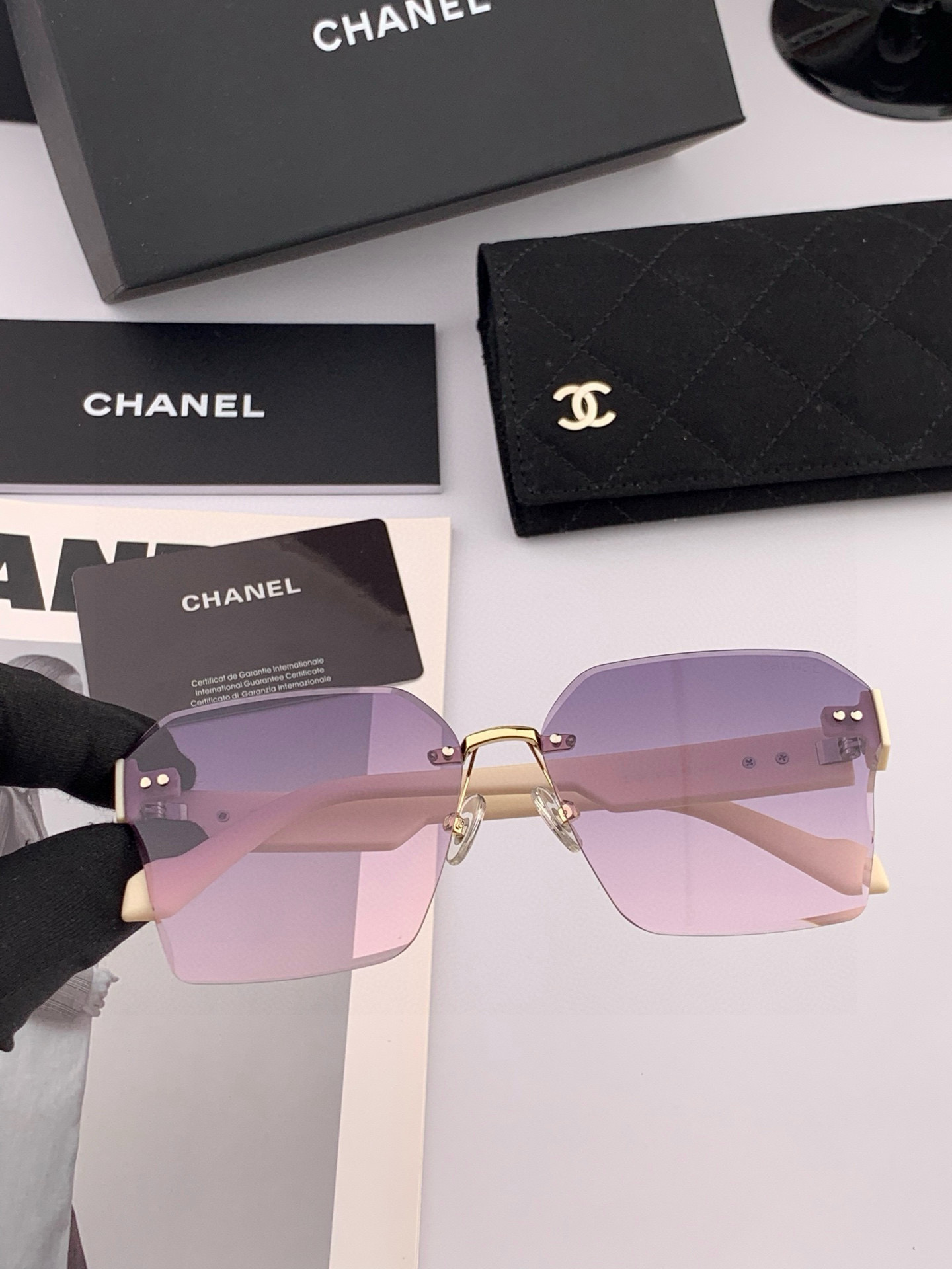  【CHANEL】香奈儿 2025新款潮流爆款 时尚方框太阳镜 佩戴舒适 网红潮款墨镜  女士高清加厚偏