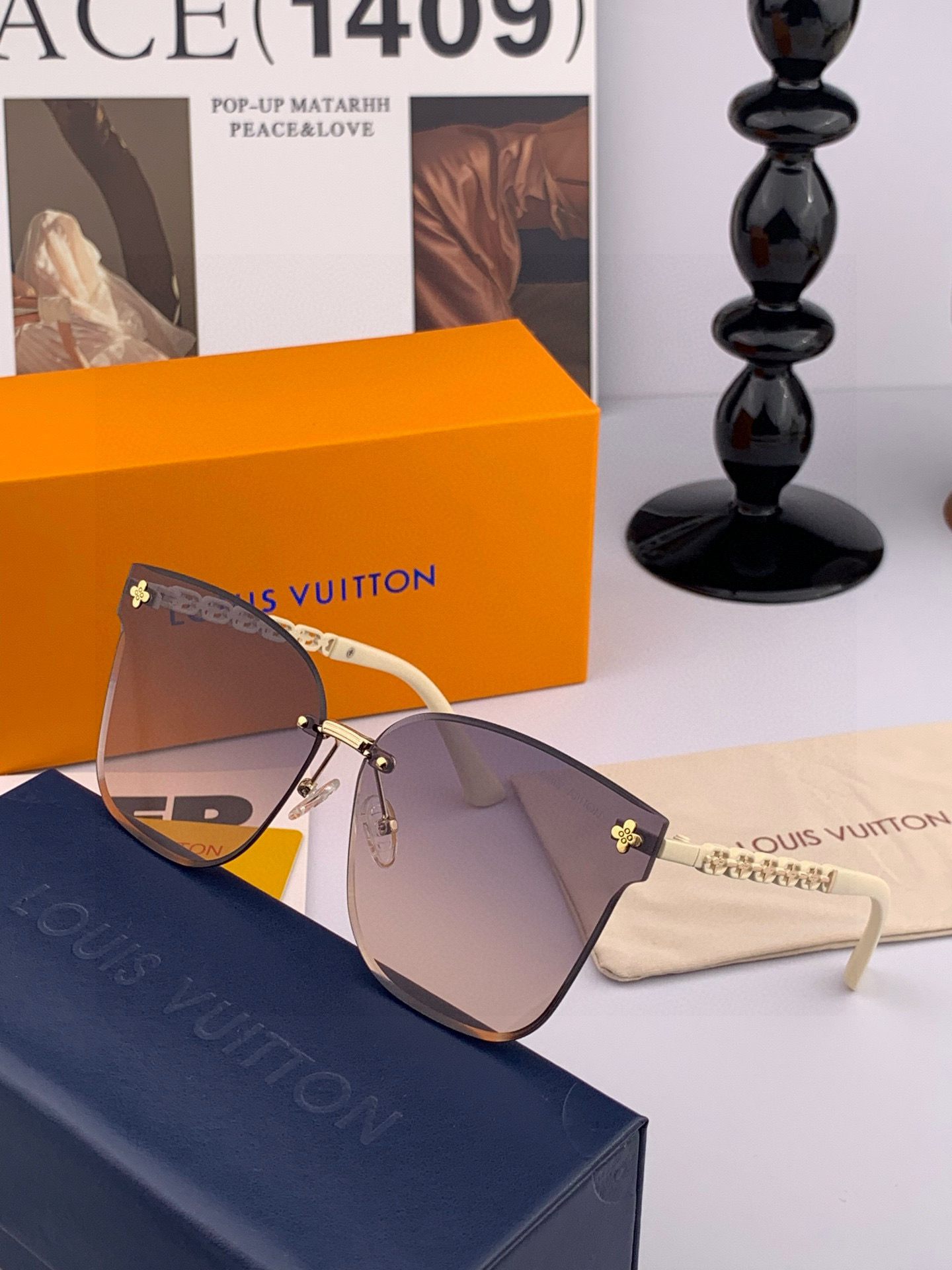   lv大框太阳镜墨镜经典的方框设计，不挑脸型，无论搭配大衣还是连衣裙都非常显气质尼龙镜片预防紫外线  