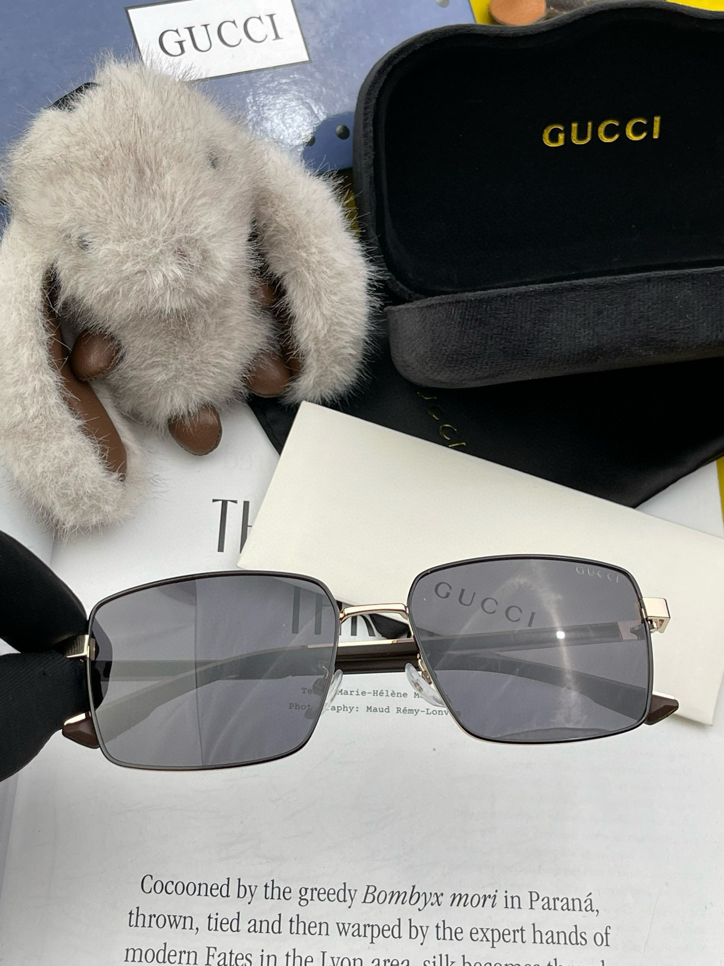   GUCCI 官网同步。  高品质男女款墨镜   👍 进口宝丽来偏光镜片  。蛤蟆镜 开车钓鱼都可 。