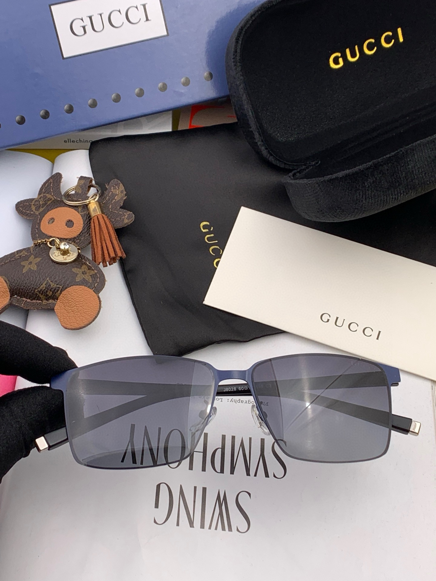         GUCCI 男款炫彩飞行员偏光太阳镜 ❤️材质：高清尼龙加厚卡槽高清偏光镜片 🌹无边框镜