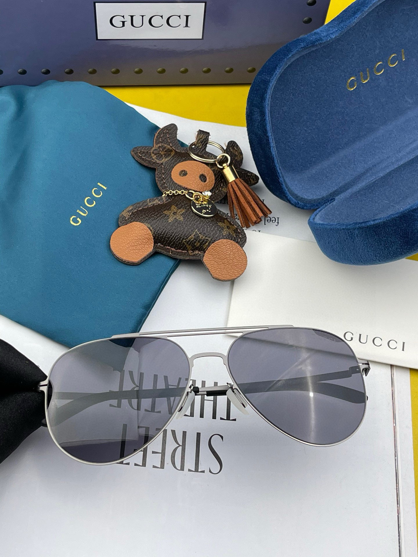    Gucci 2025春夏新款超轻无螺丝压不坏系列情侣款太阳镜高清尼龙镜片🦅完美品质，适合各种脸型，