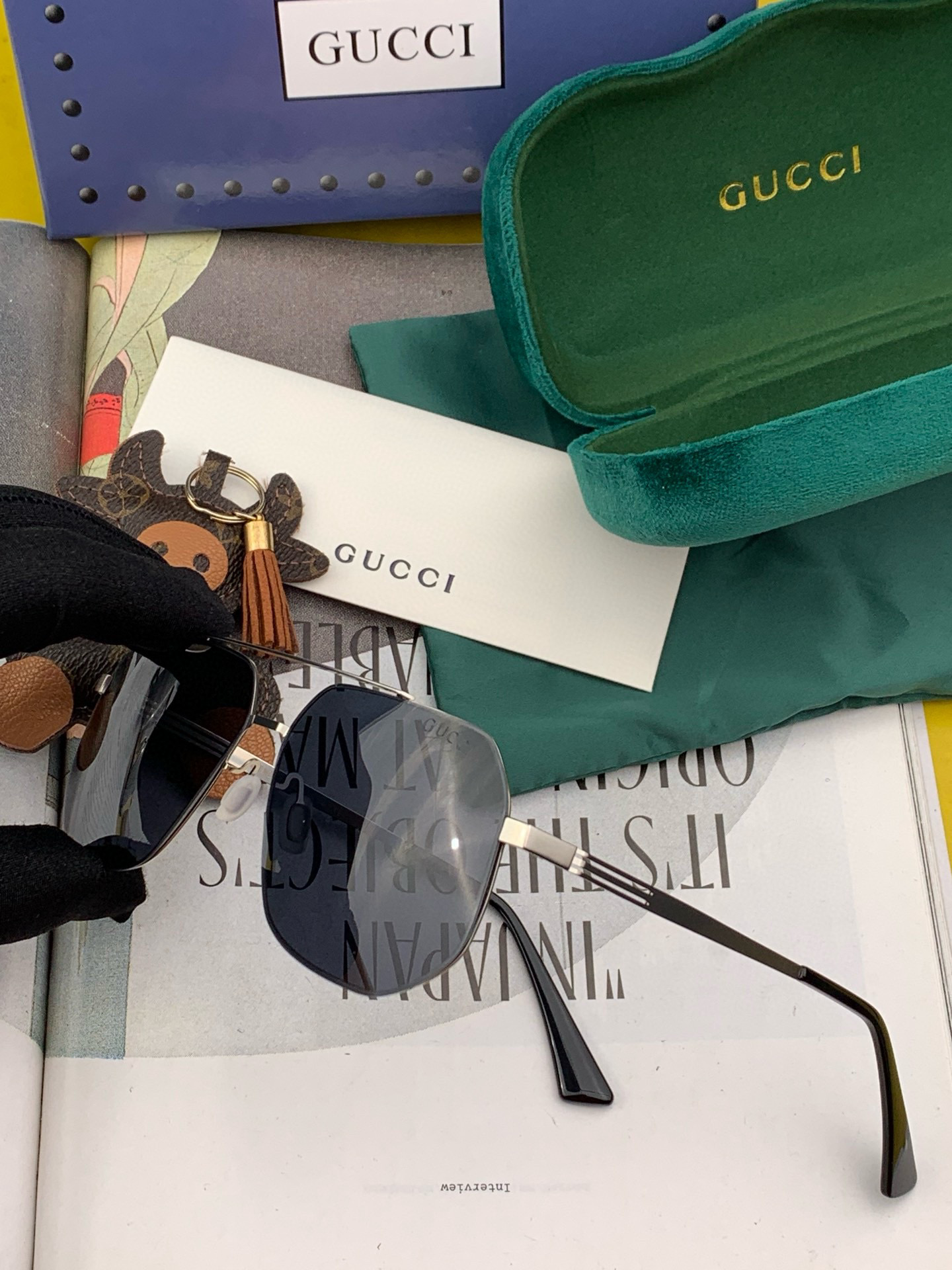        GUCCI 男款炫彩飞行员偏光太阳镜 ❤️材质：高清尼龙加厚卡槽高清偏光镜片 🌹无边框镜架