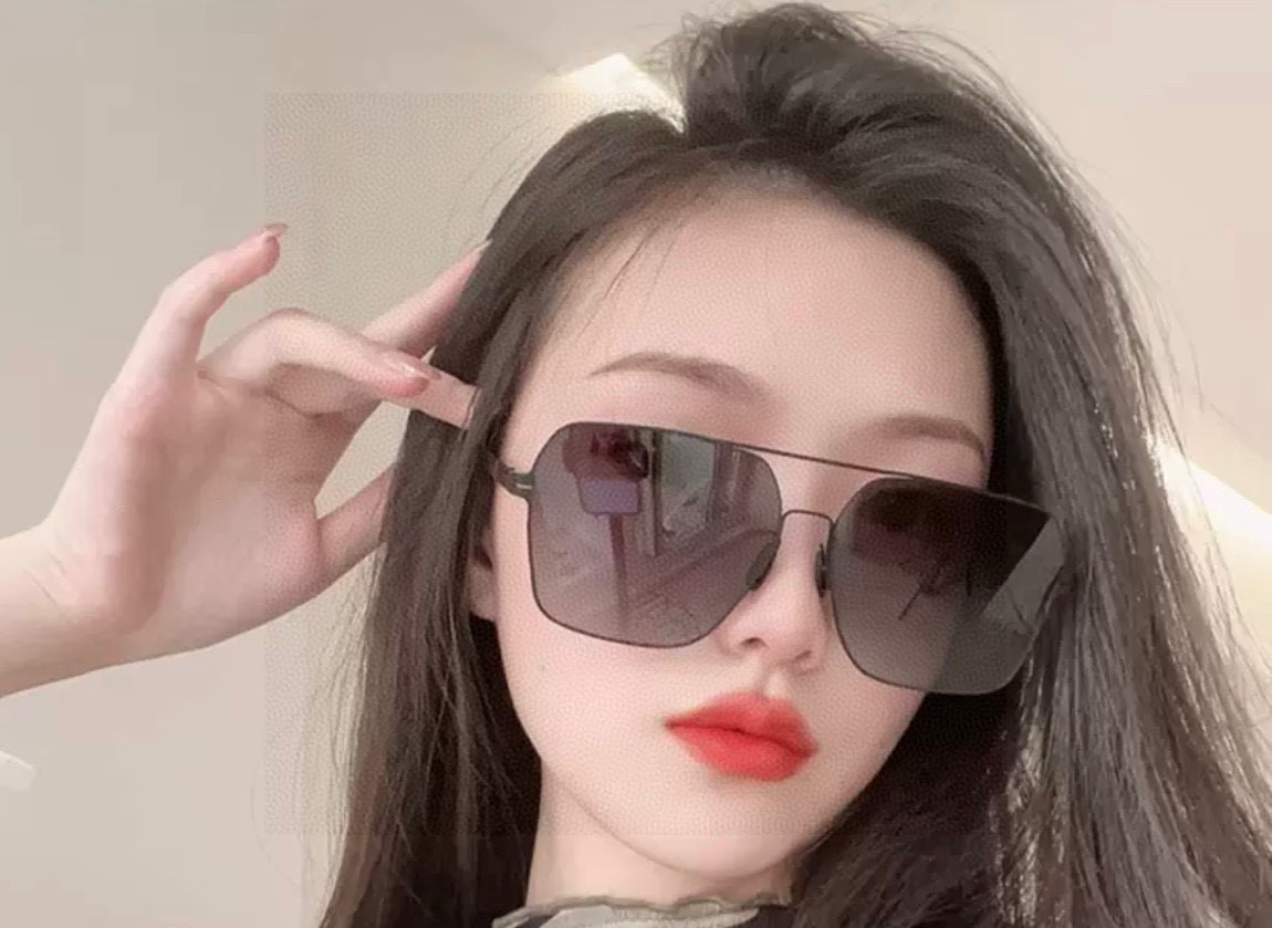       GUCC* 2025 新款男女情侣款太阳iP电镀永不褪色 卖点：超轻超有弹性整幅眼镜无螺丝重