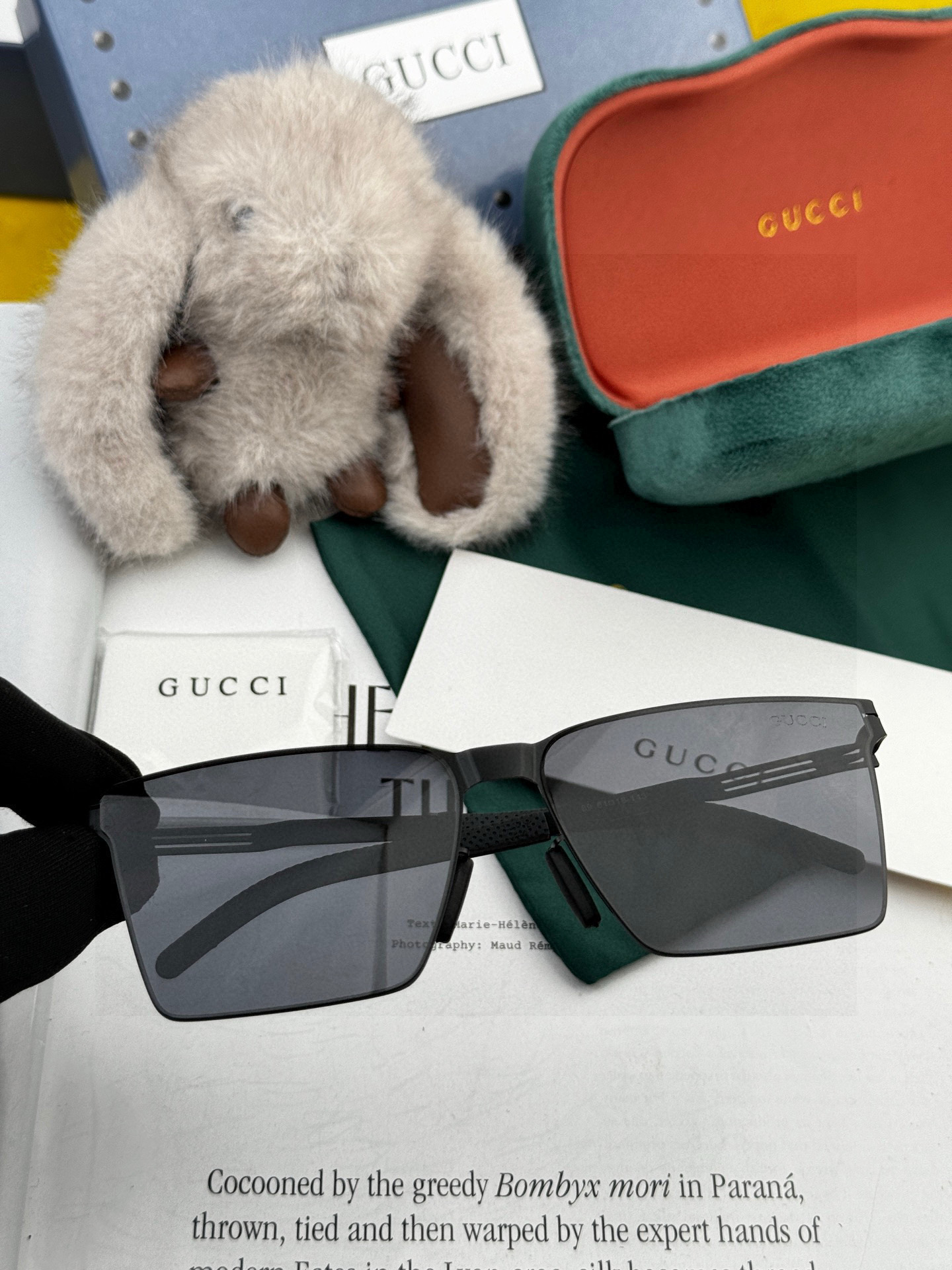       GUCC* 2025 新款男女情侣款太阳iP电镀永不褪色 卖点：超轻超有弹性整幅眼镜无螺丝重