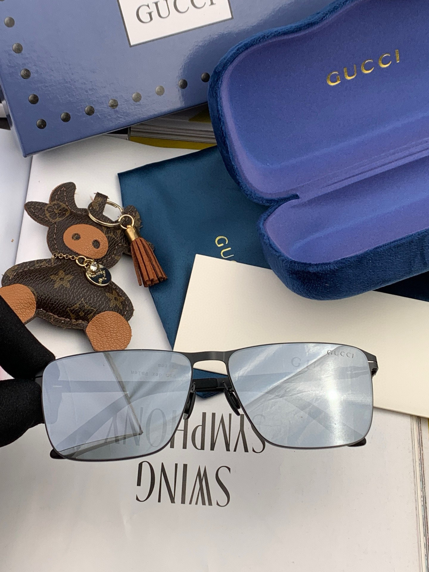        GUCCI 男款炫彩飞行员偏光太阳镜 ❤️材质：高清尼龙加厚卡槽高清偏光镜片 🌹无边框镜架