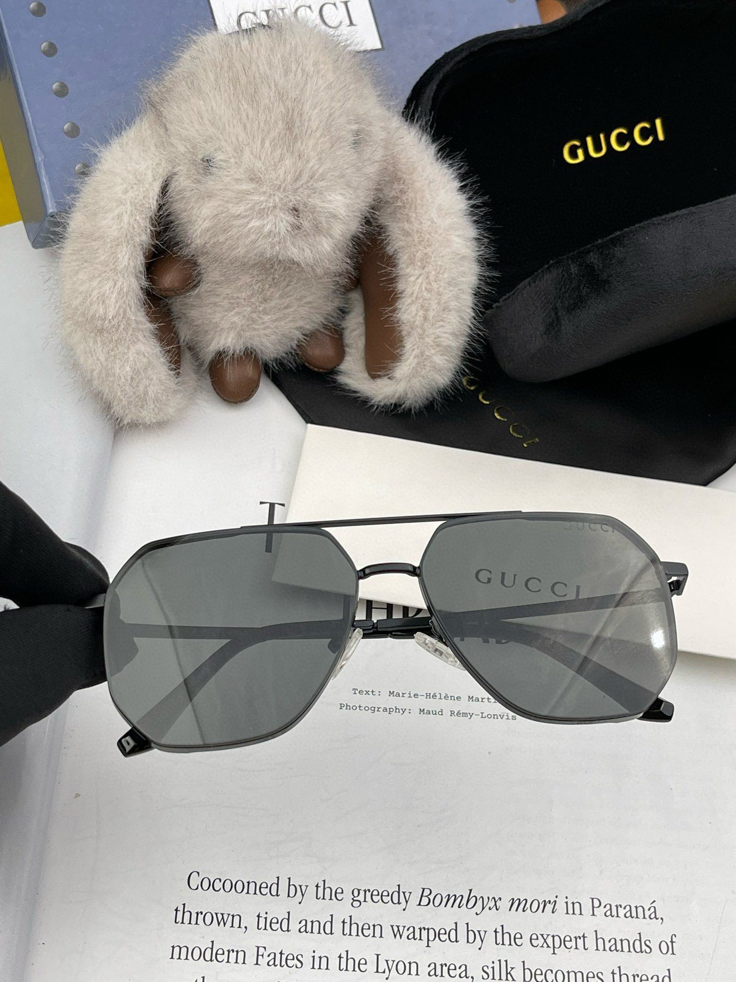      GUCCI 男款炫彩飛行員偏光太陽鏡 ❤️材質：高清尼龍加厚卡槽高清偏光鏡片 🌹無邊框鏡架💕顏