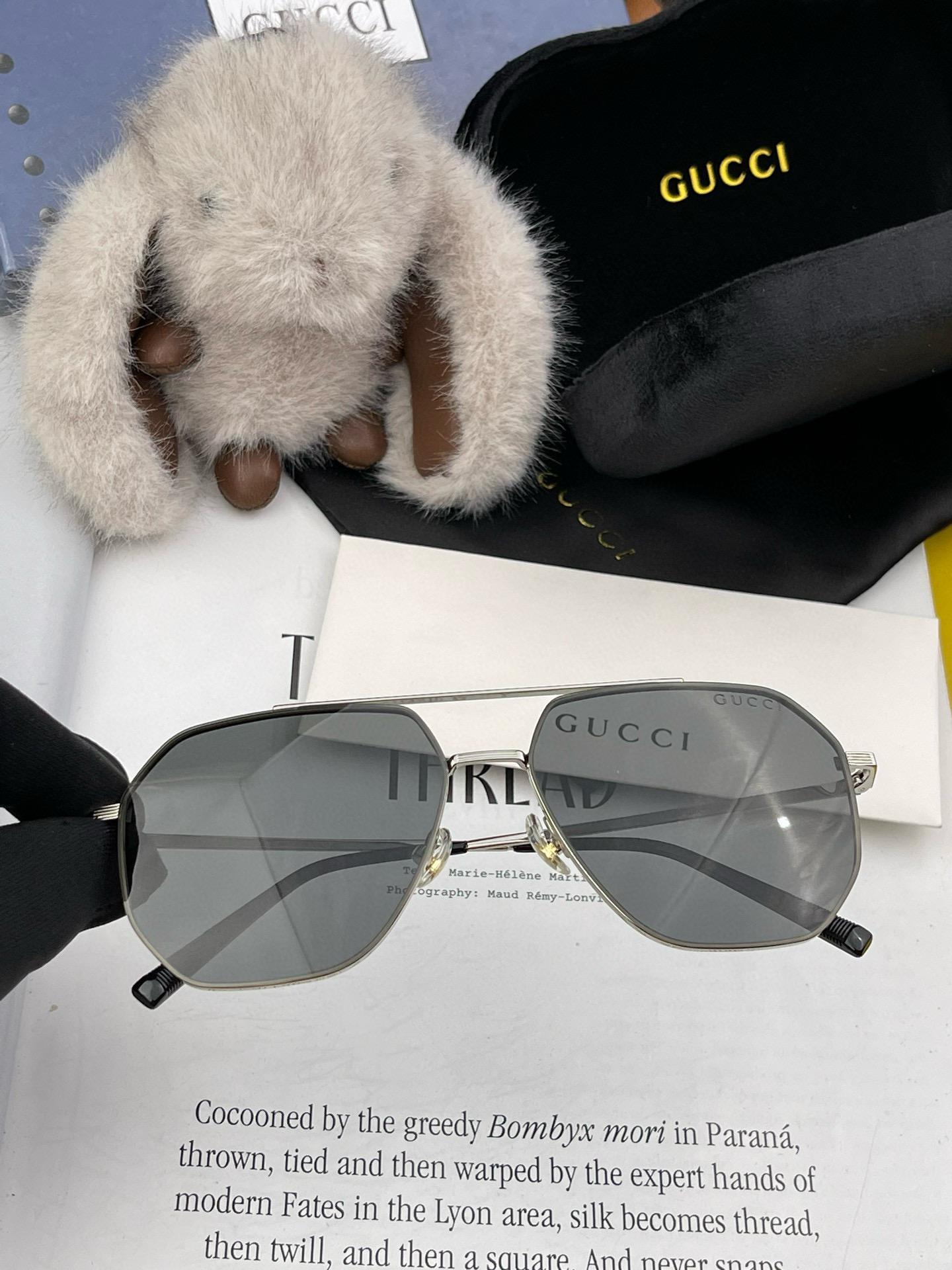      GUCCI 男款炫彩飛行員偏光太陽鏡 ❤️材質：高清尼龍加厚卡槽高清偏光鏡片 🌹無邊框鏡架💕顏