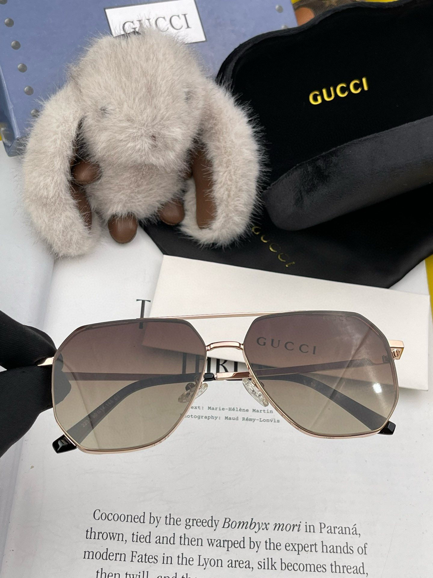      GUCCI 男款炫彩飛行員偏光太陽鏡 ❤️材質：高清尼龍加厚卡槽高清偏光鏡片 🌹無邊框鏡架💕顏