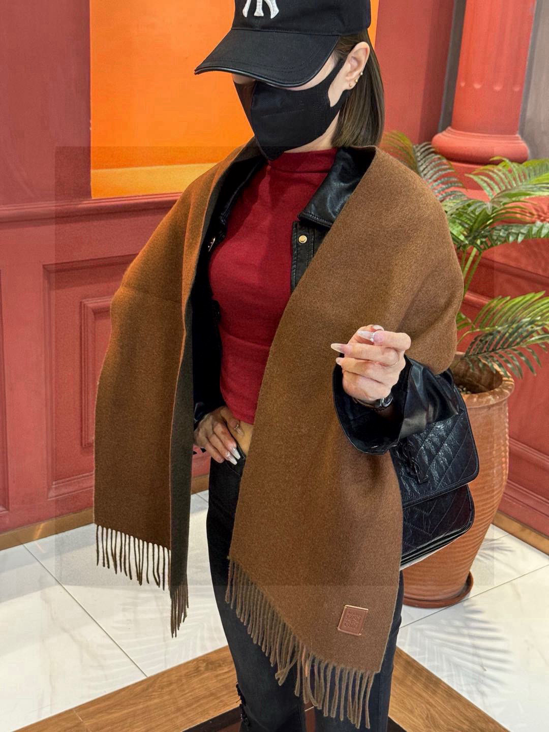  ✨✨太美了😍罗意威 情侣款 美到要尖叫😱专柜最新款🎊英伦欧美范儿 又是一款即时尚又实用的大围巾&长巾，