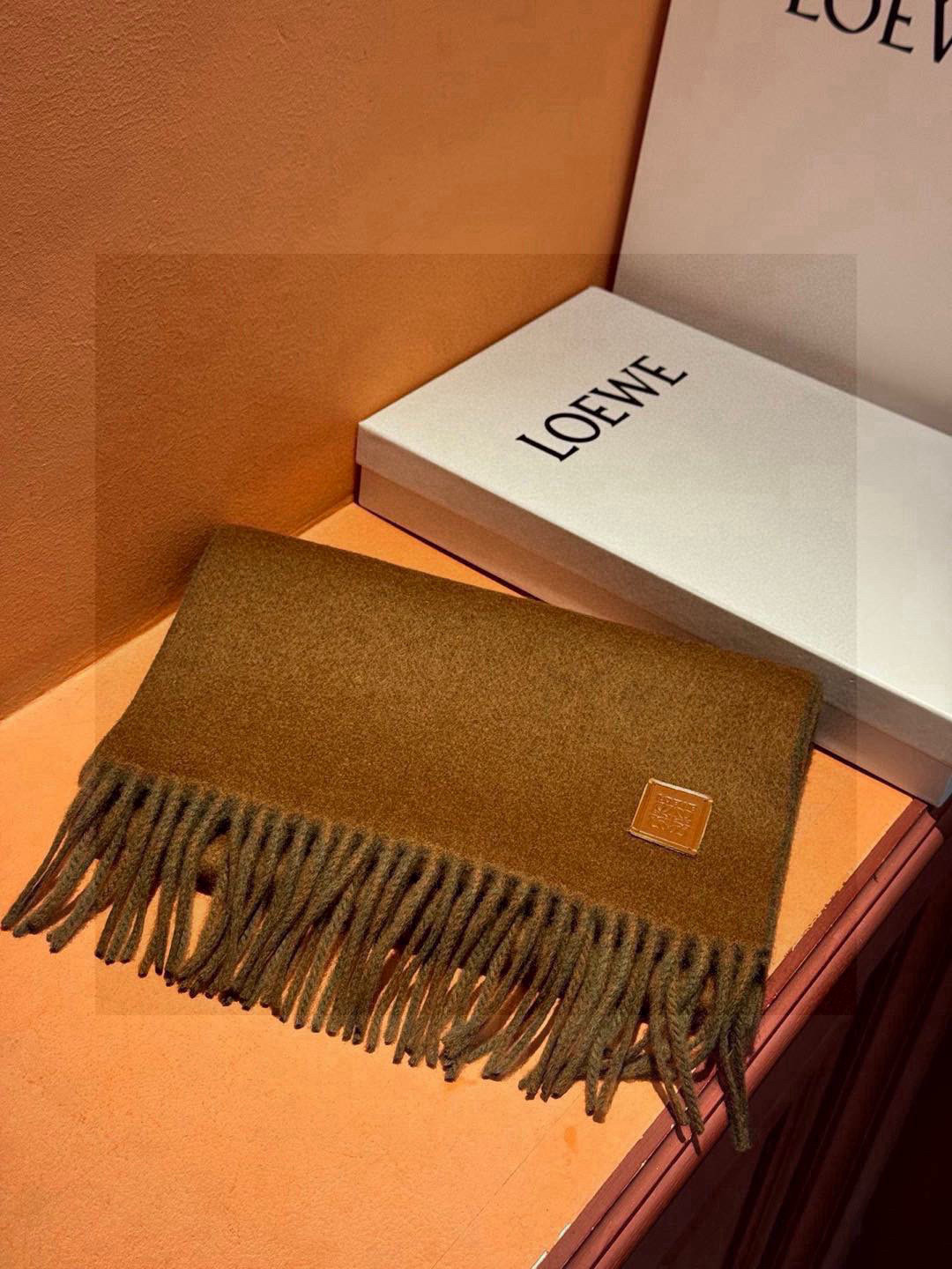  ✨✨太美了😍罗意威 情侣款 美到要尖叫😱专柜最新款🎊英伦欧美范儿 又是一款即时尚又实用的大围巾&长巾，