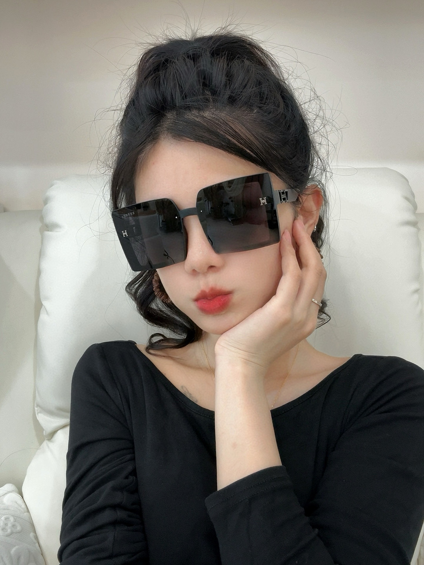 NO:511385,HERMES Hermes 2025 Spring New Model Original Shipping Internet Celebrities Super Hot Style Classic Luxury Global Style [Strong] [Cool] [Kiss] Fashion Square Sunglasses [Queen] Extraordinary Temperament Classic One-piece Large Frame Style Sunglasses [Basketball] Top Quality Luxury Logo Genuine High Quality Model H2304 Glasses Sunglasses, Glasses, Hermes, Hermes19860909HERMES 爱马仕 2025开春新款原版出货 网红超爆款经典奢华全球风[强][酷][亲亲] 时尚方框太阳镜[得意] 气质非凡 经典连体大框款式太阳眼镜[篮球] 顶级品质 奢华logo 正版高质量 型号H2304眼镜墨镜太阳镜,眼镜,hermes,hermes,glasses