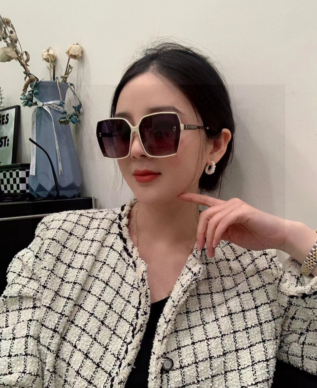 NO:368712,[Polarized series sunglasses] Original shipment Burberry Internet celebrity super popular classic luxury global style [Strong] [Cool] [Kiss] Fashion square frame sunglasses [Queen] Extraordinary temperament Classic large frame style sunglasses [Basketball] Top quality Luxury logo Genuine board quality Model B67701 glasses sunglasses, glasses, burberry19860909【偏光系列太阳镜】原版出货 巴宝莉网红超爆款经典奢华全球风[强][酷][亲亲] 时尚方框太阳镜[得意] 气质非凡 经典大框款式太阳眼镜[篮球] 顶级品质 奢华logo 正版板材质量 型号B67701眼镜墨镜太阳镜,眼镜,burberry,glasses