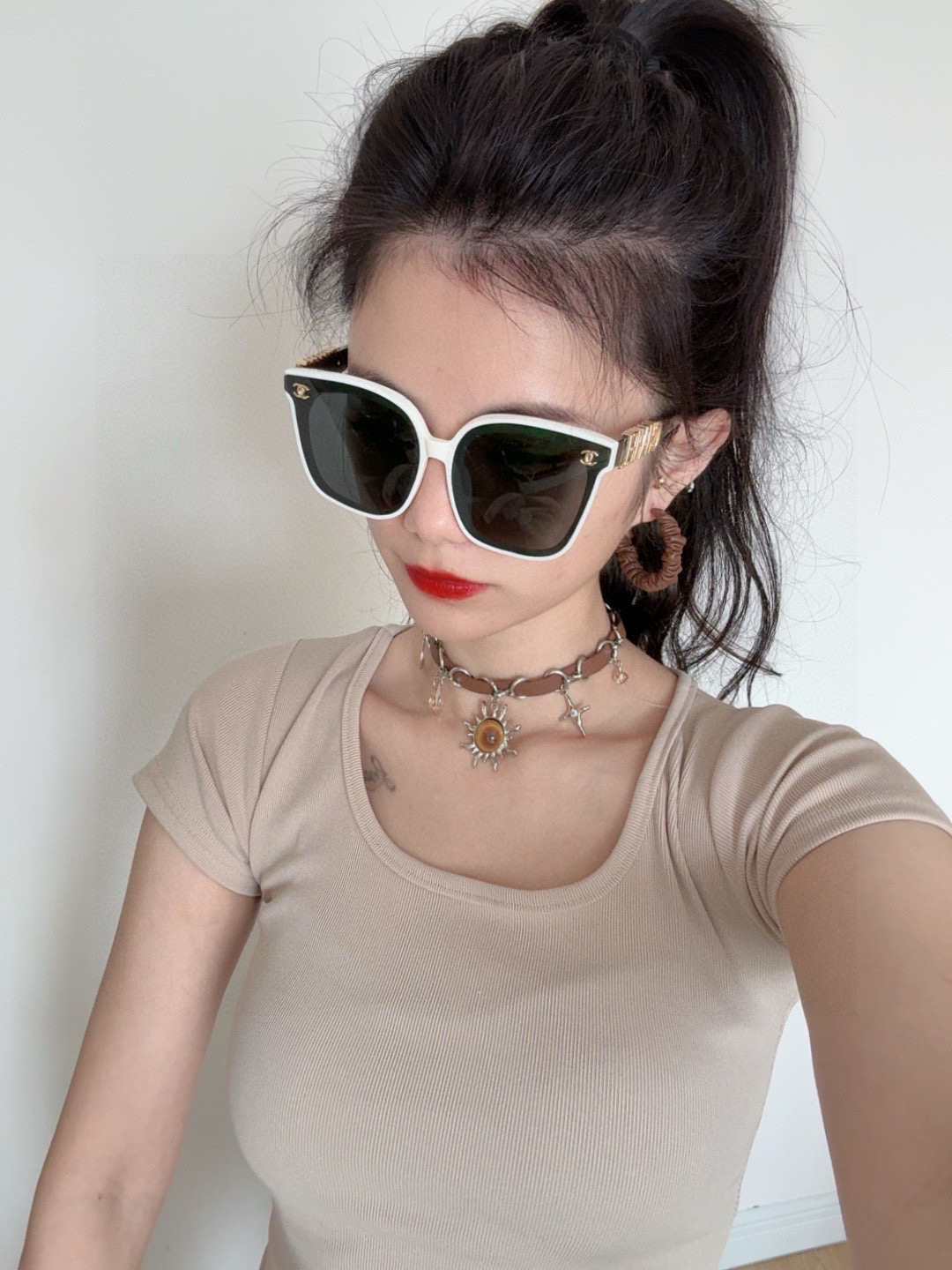 NO:368763,Chanel large frame sunglasses sunglasses classic square frame design, not picky about face shape, it looks very elegant whether it is matched with a coat or a dress, polarized lenses prevent UV rays Model CH8899 glasses sunglasses, glasses, chanel, skirts19860909Chanel大框太阳镜墨镜 经典的方框设计,不挑脸型,无论搭配大衣还是连衣裙都非常显气质偏光镜片预防紫外线 型号CH8899眼镜墨镜太阳镜,眼镜,chanel,skirts,glasses