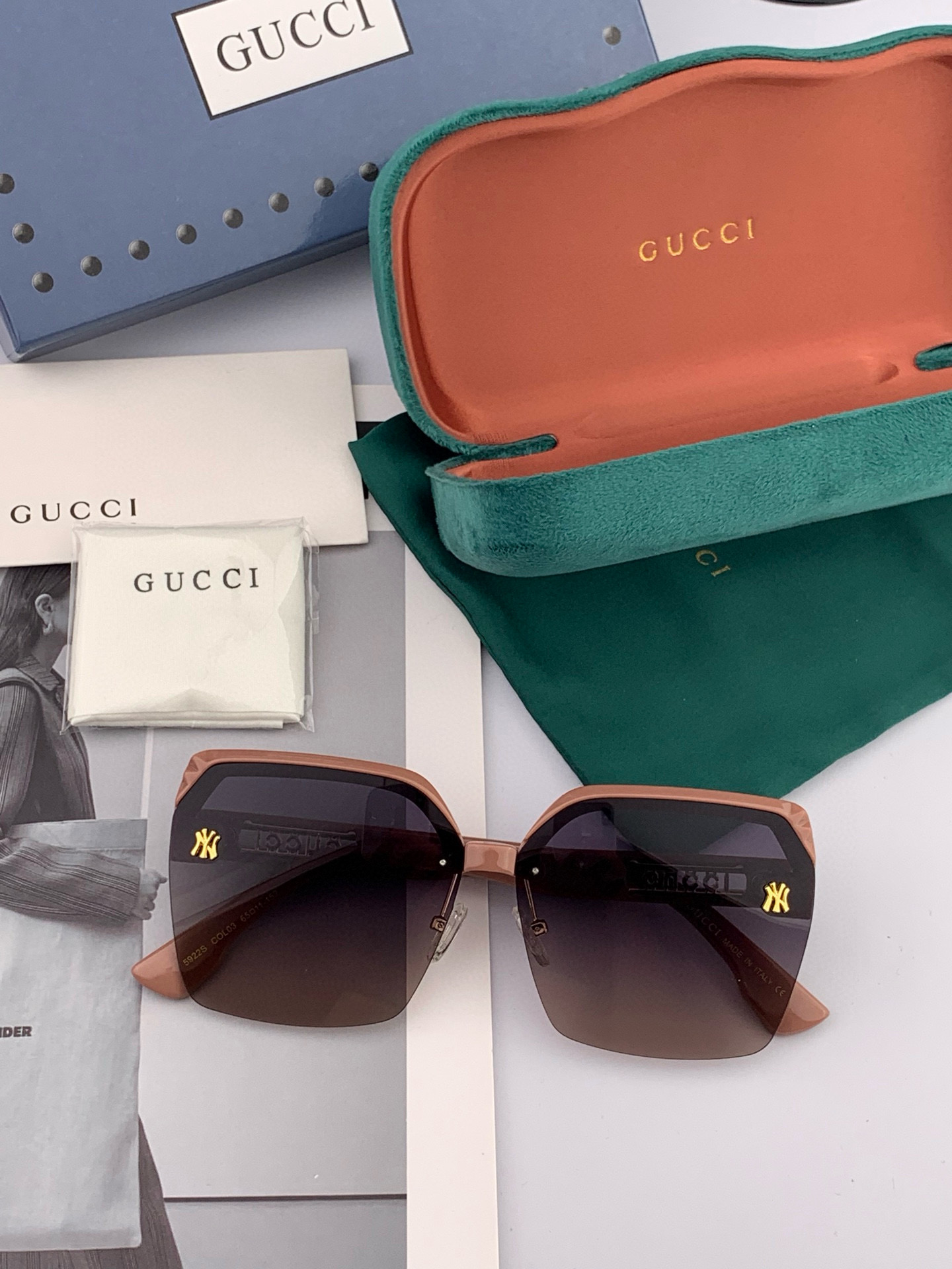   【TR偏光系列】Gucci   经典的方框设计，不挑脸型，无论搭配大衣还是连衣裙都非常显气质偏光镜片