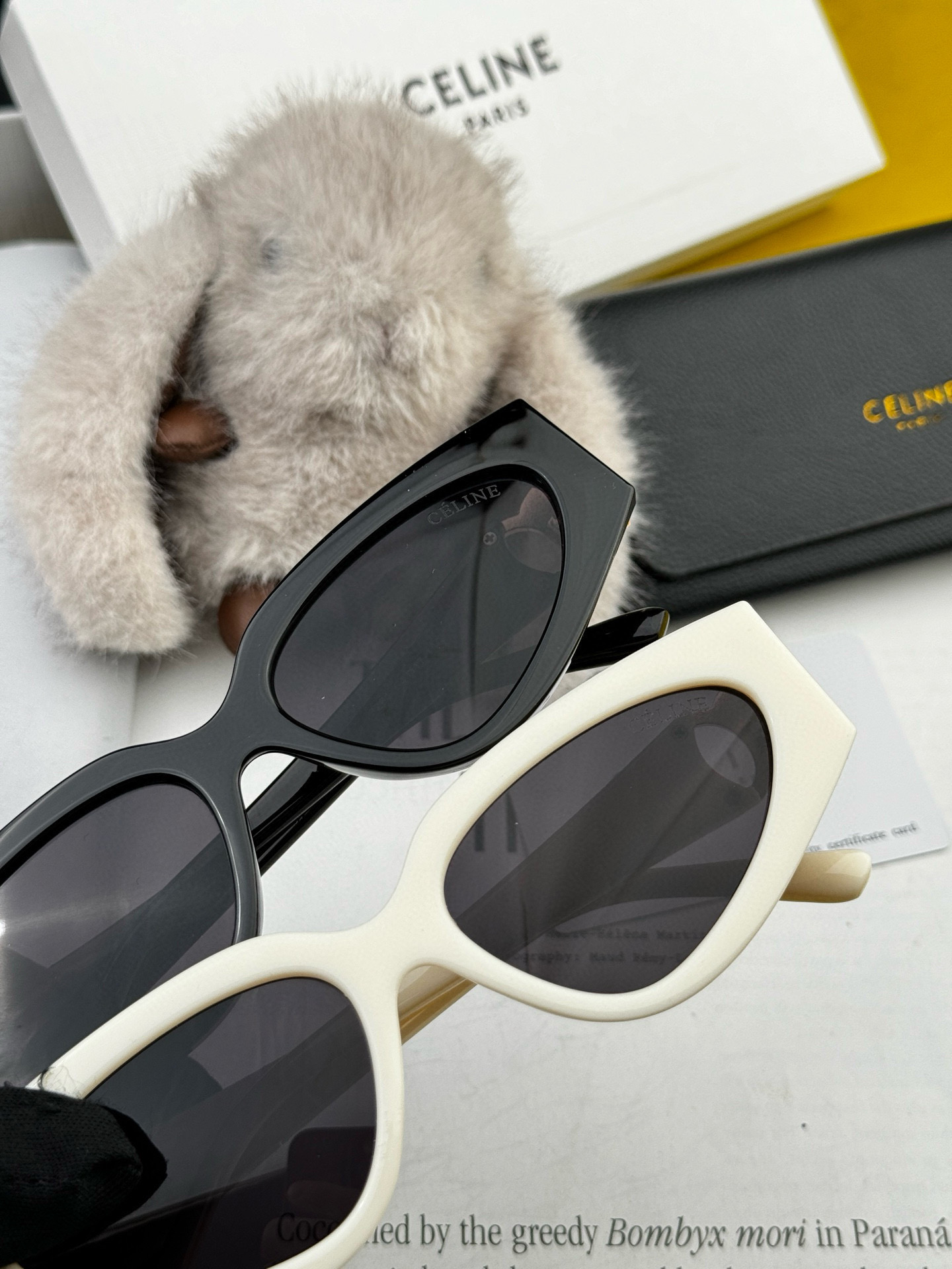 🌷🌷瑟琳
新款到货🆕🆕酷酷高品质  2⃣️色潮品强强大框型太阳镜➕简约logo装饰！太阳镜，要的赶紧哦玫