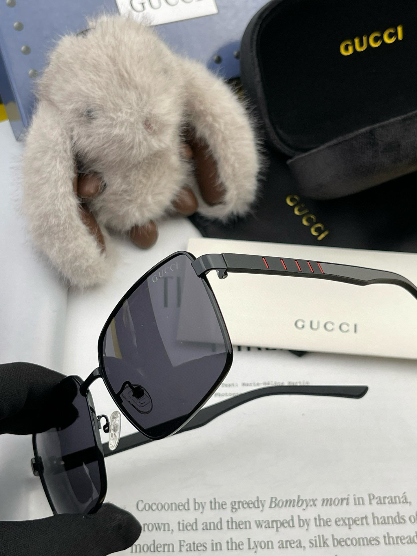   Gucci 。  高品质男女款墨镜   👍 进口宝丽来偏光镜片  。蛤蟆镜 开车钓鱼都可 。百搭显瘦
