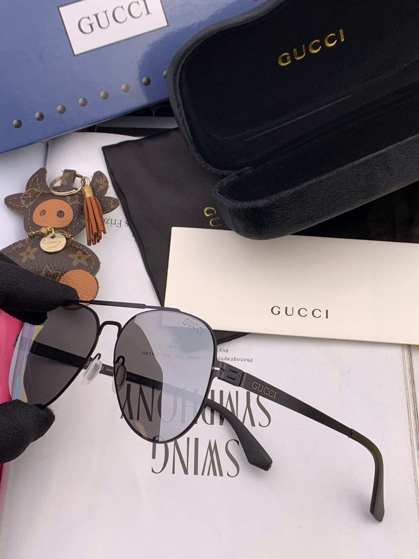   GUCCI 2025新款超轻无螺丝压不坏系列情侣款太阳镜高清尼龙镜片 商务旅行版 绅士高清太阳眼镜 