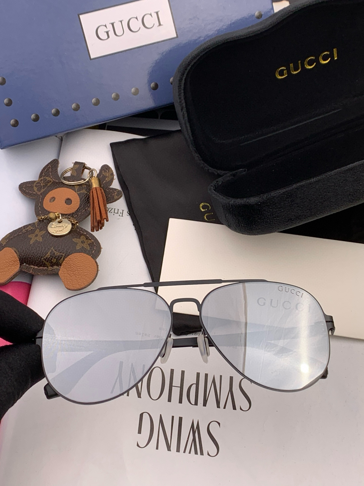 NO:368748,GUCCI 2025 new ultra-light screw-free series couple sunglasses HD nylon lenses Business travel version Gentleman HD sunglasses (comfortable thin-edged temples) (stylish large frame) (suitable for Asian face) (comfortable nose pad) (imported ultra-light material) model 5334 glasses sunglasses, glasses, gucci19860909GUCCI 2025新款超轻无螺丝压不坏系列情侣款太阳镜高清尼龙镜片 商务旅行版 绅士高清太阳眼镜（舒适薄边镜腿）（时尚大框）（适合亚洲脸型）（舒适鼻托）（进口超轻材质）型号5334眼镜墨镜太阳镜,眼镜,gucci,glasses